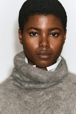 CABLE-KNIT BRUSHED PURE CASHMERE SWEATER — BROWN 6