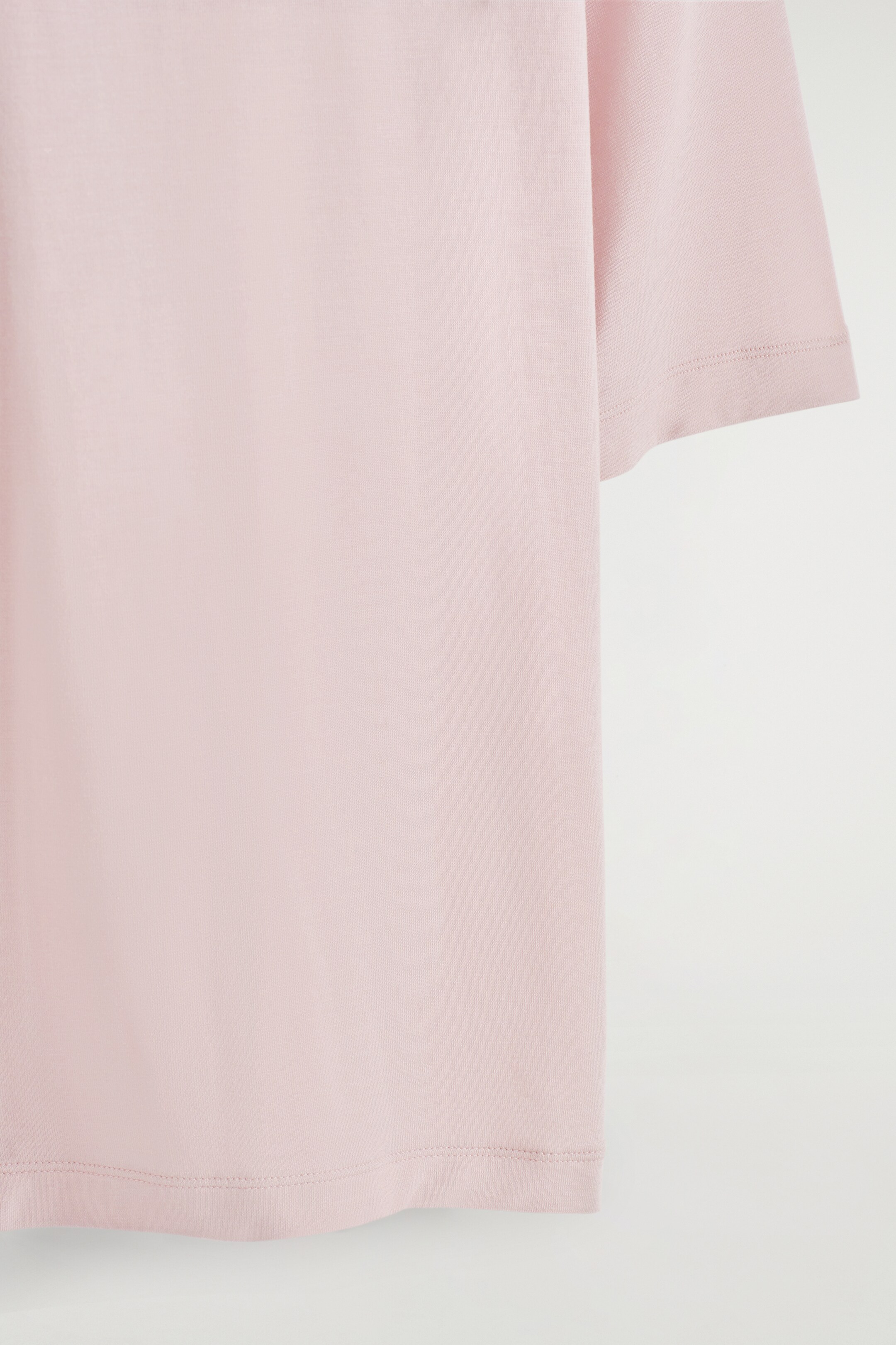 Visa större bild: FIGURNÄRA T-SHIRT I LÄTT KVALITET - LJUSROSA - DAM | H&M SE 6
