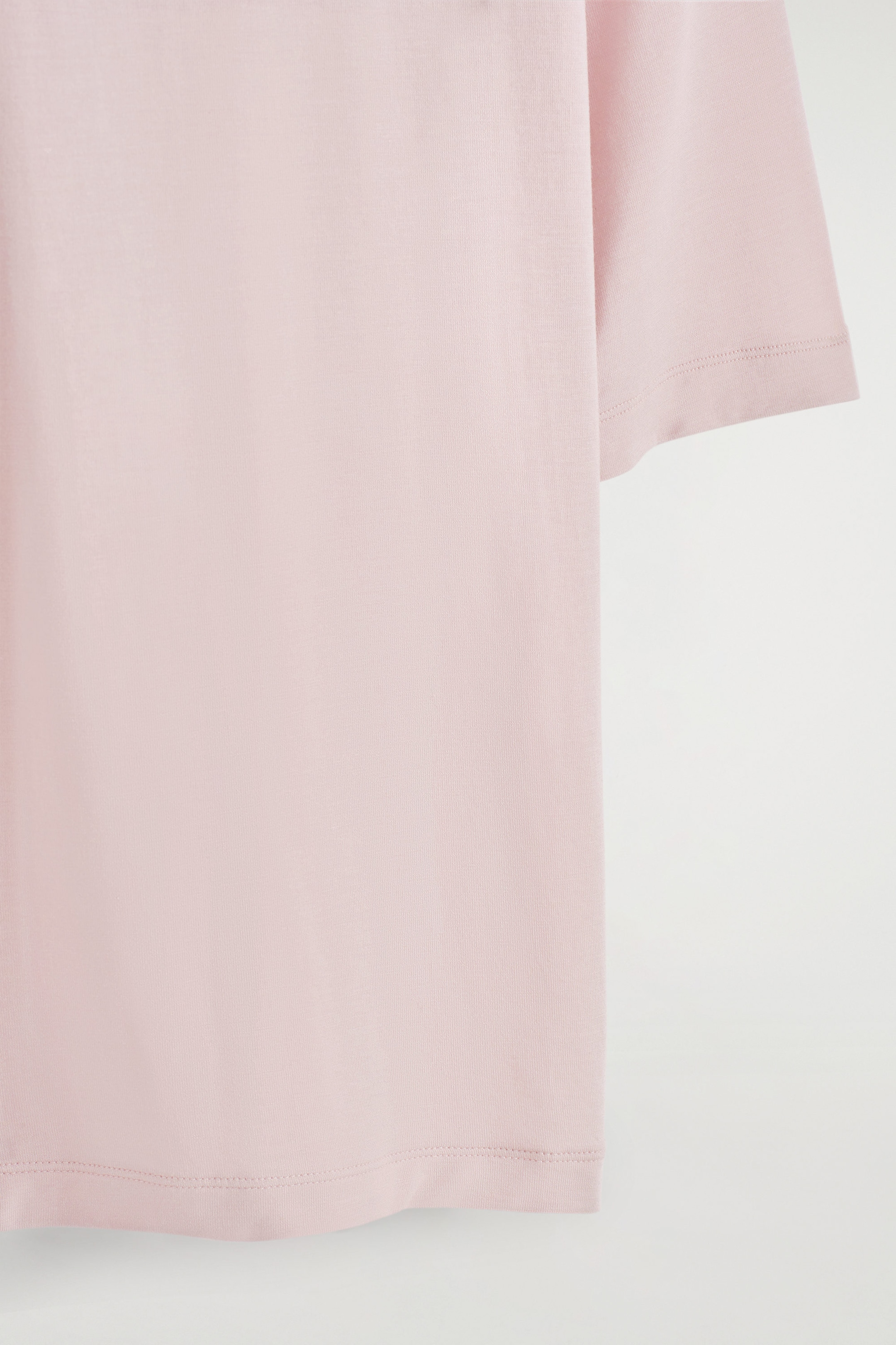 SCHMAL GESCHNITTENES T-SHIRT AUS LYOCELL