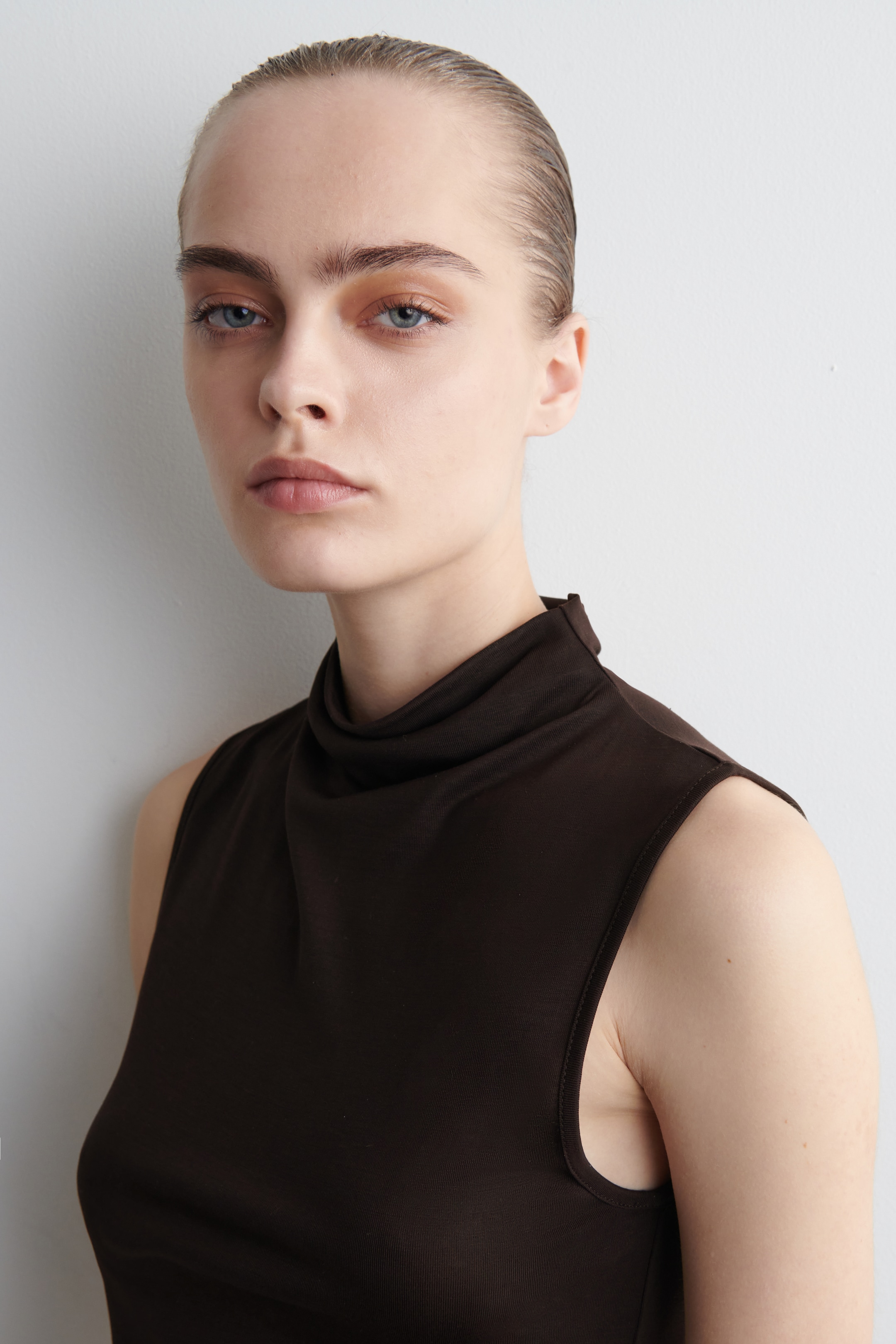 Visualizza immagine più grande: CANOTTA A COLLO ALTO DRAPPEGGIATO - MARRONE SCURO - DONNA | H&M IT 4
