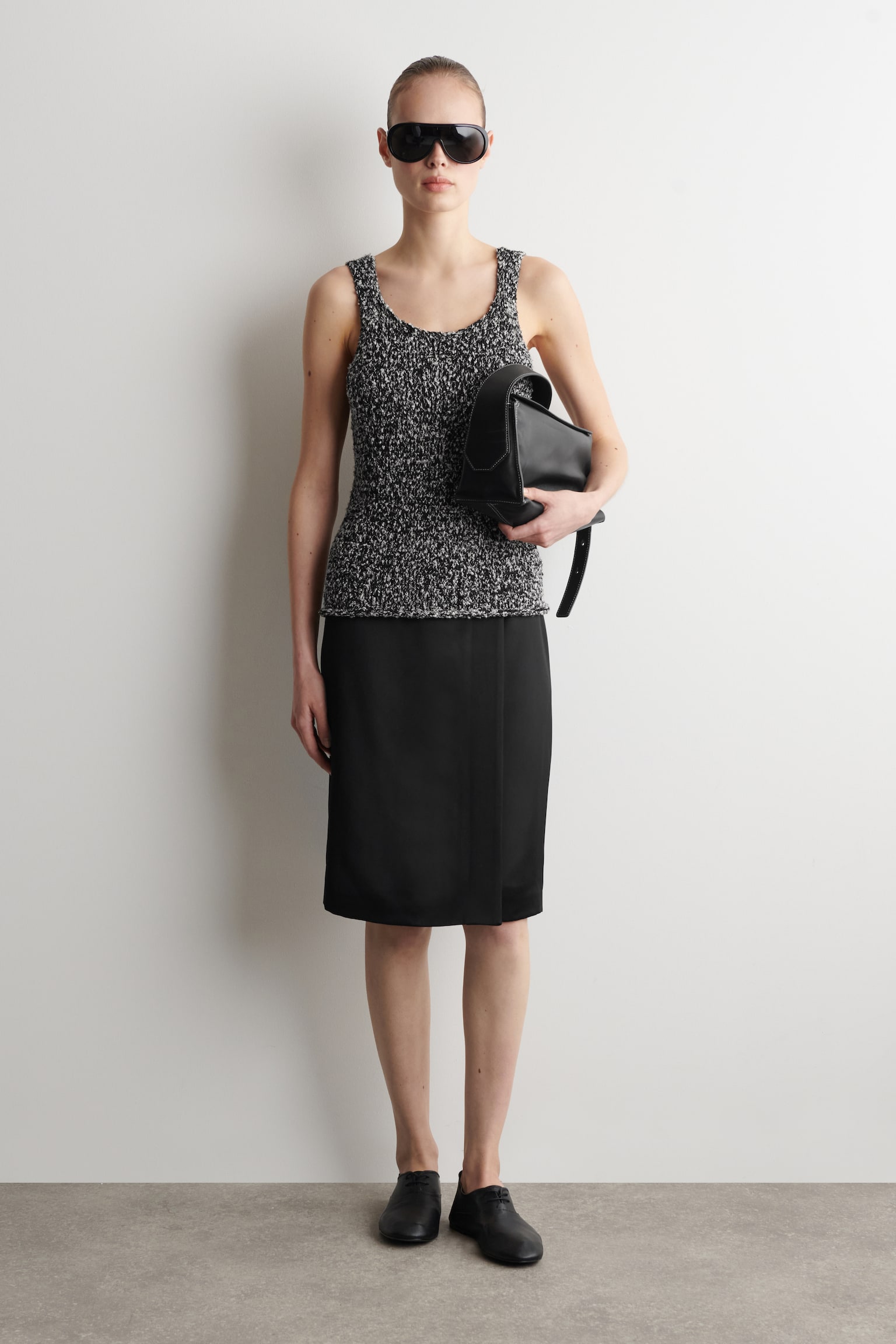 PLINTH CROSSBODY BAG - LEATHER - שחור - 1