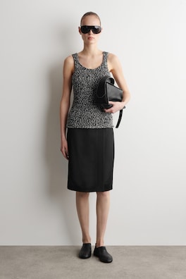PLINTH CROSSBODY BAG - LEATHER — BLACK 1