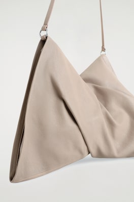 TWISTED CLUTCH BAG - LEATHER — WHEAT 3