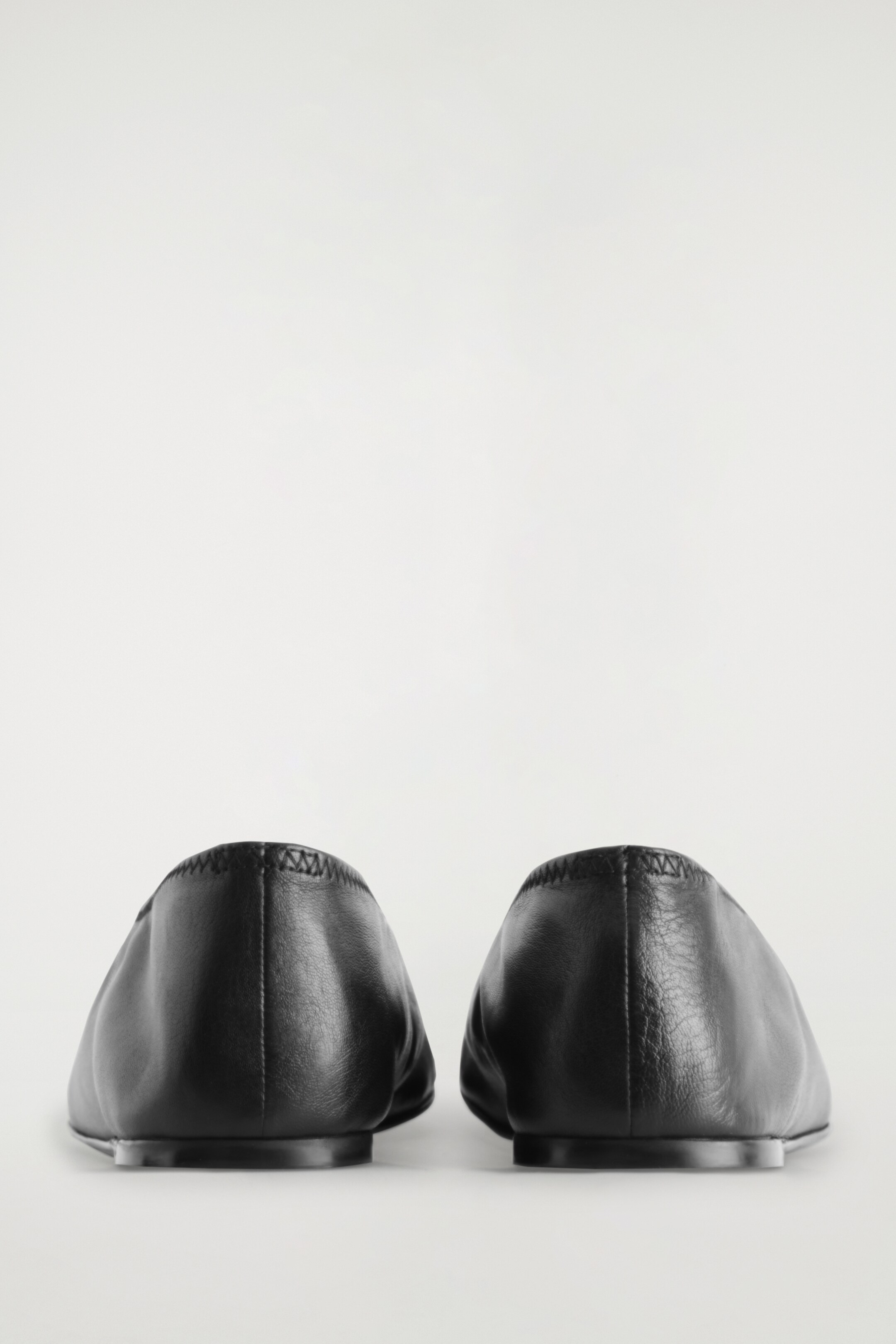 Ver imagen más grande: BAILARINAS DE PIEL MINIMALISTAS - NEGRO - MUJER | H&M ES 5