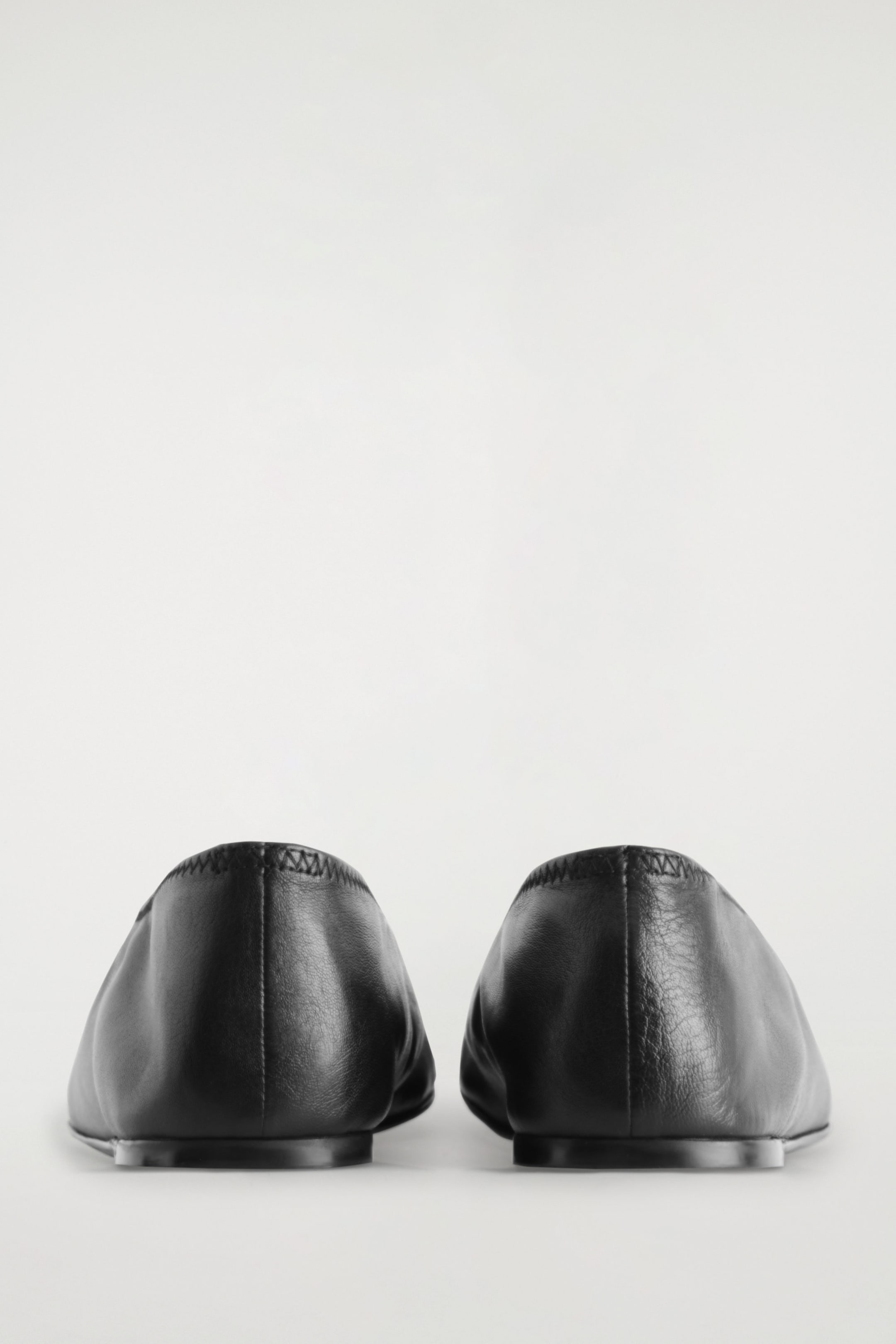 MINIMAL LEATHER BALLET FLATS