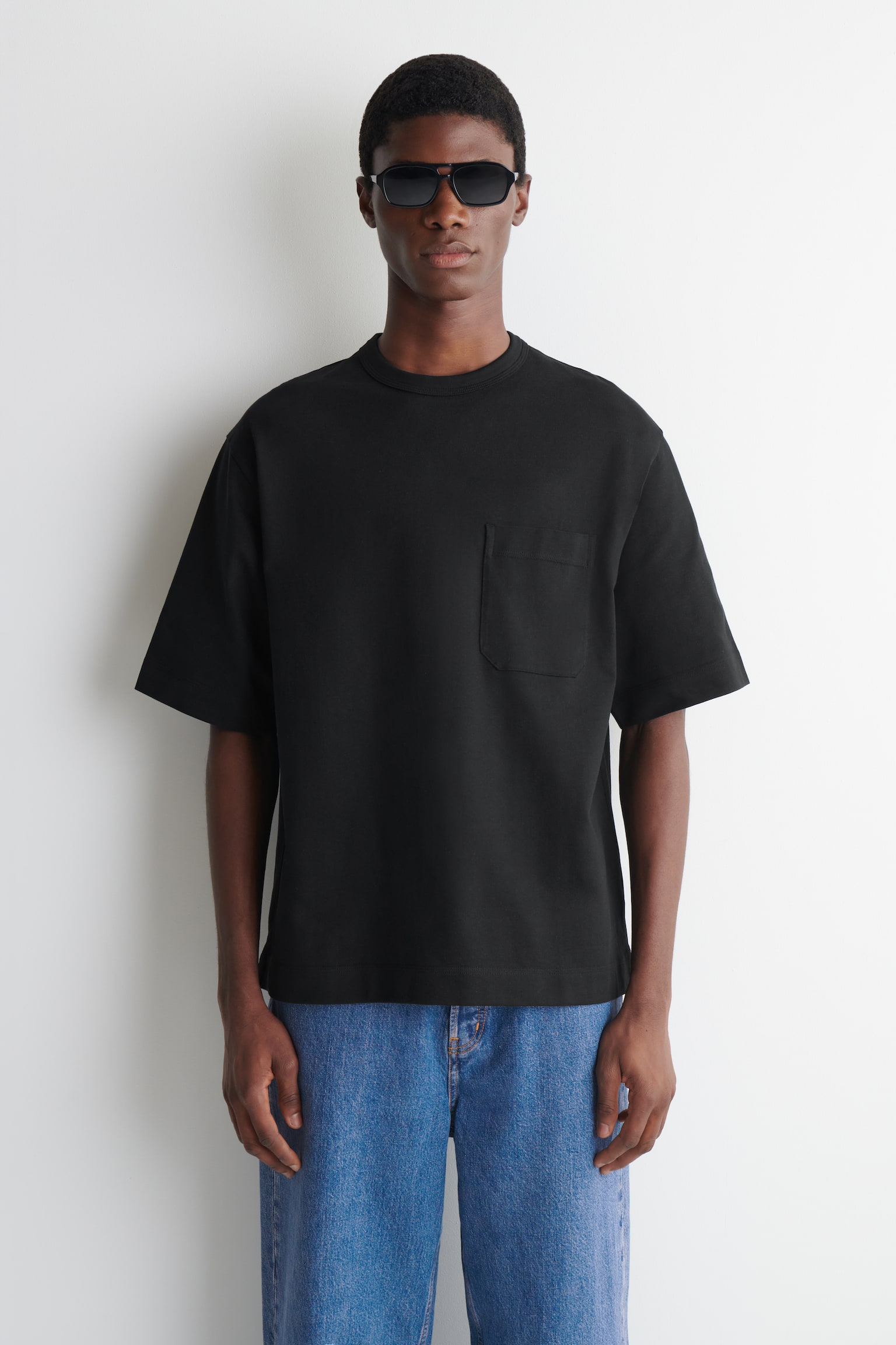 KRAFTIG T-SHIRT – OVERSIZED - SORT/HVID/LYSEBLÅ/MARINEBLÅ/KAKI / SORT / STRIBET - 1