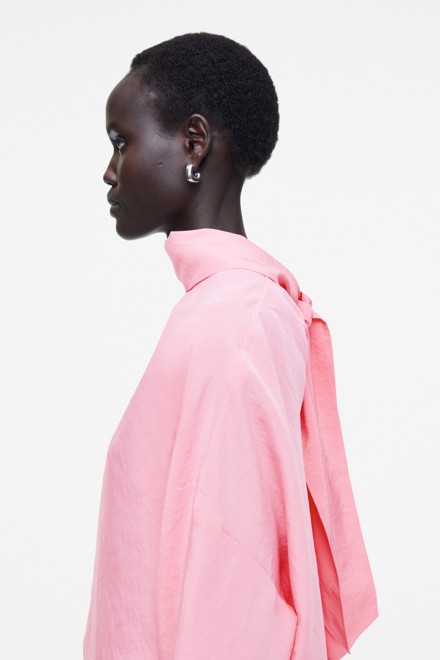 BLOUSE À DÉCOUPE CIRCULAIRE ET ENCOLURE À NOUER - ROSE - 3
