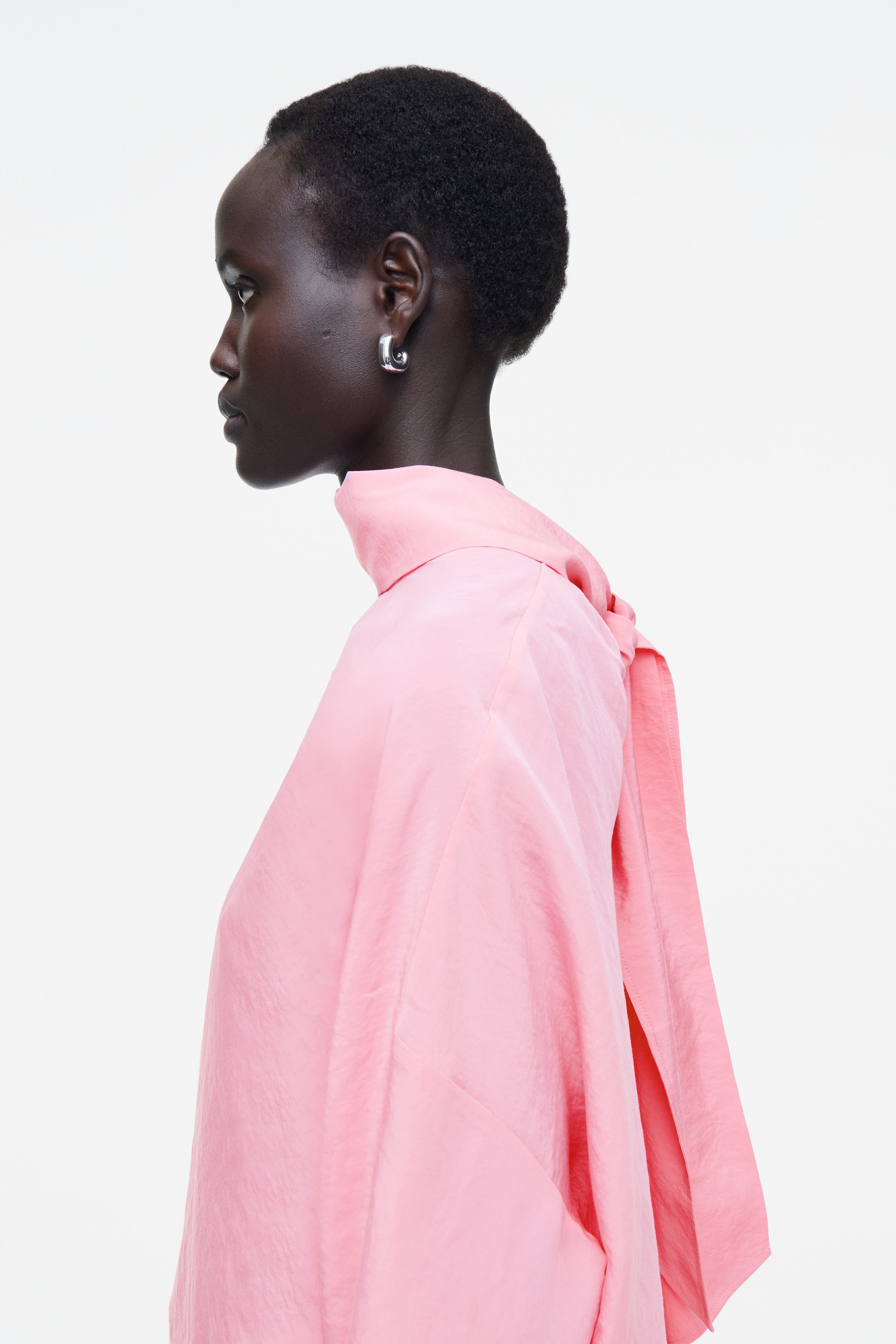 NECK-TIE CIRCLE-CUT BLOUSE