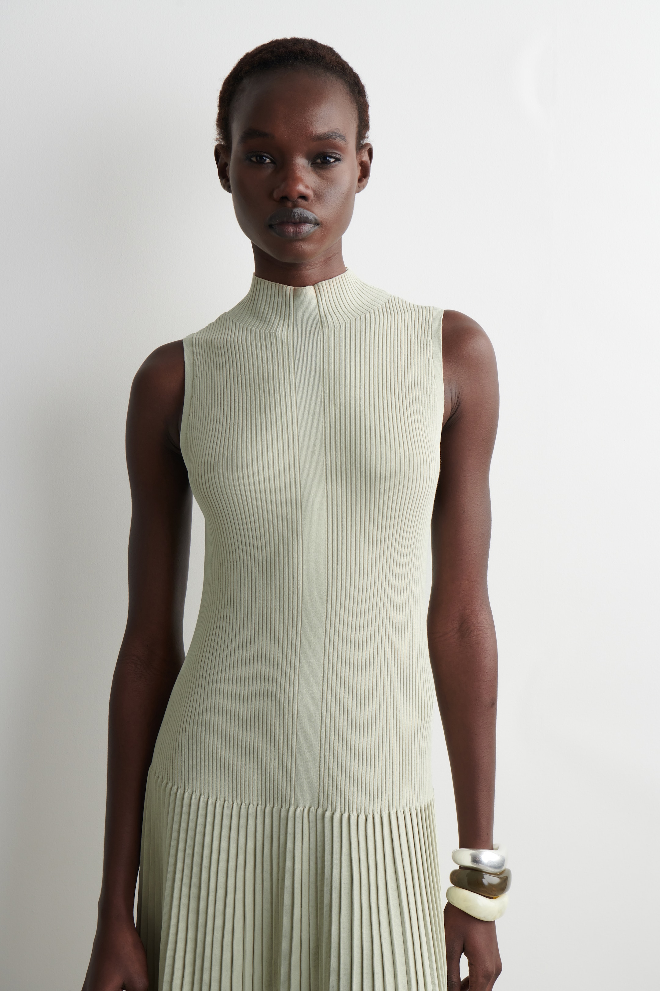 Visualizza immagine più grande: ABITO MAXI PLISSÉ CON COLLO ALTO - VERDE CHIARO - DONNA | H&M IT 3