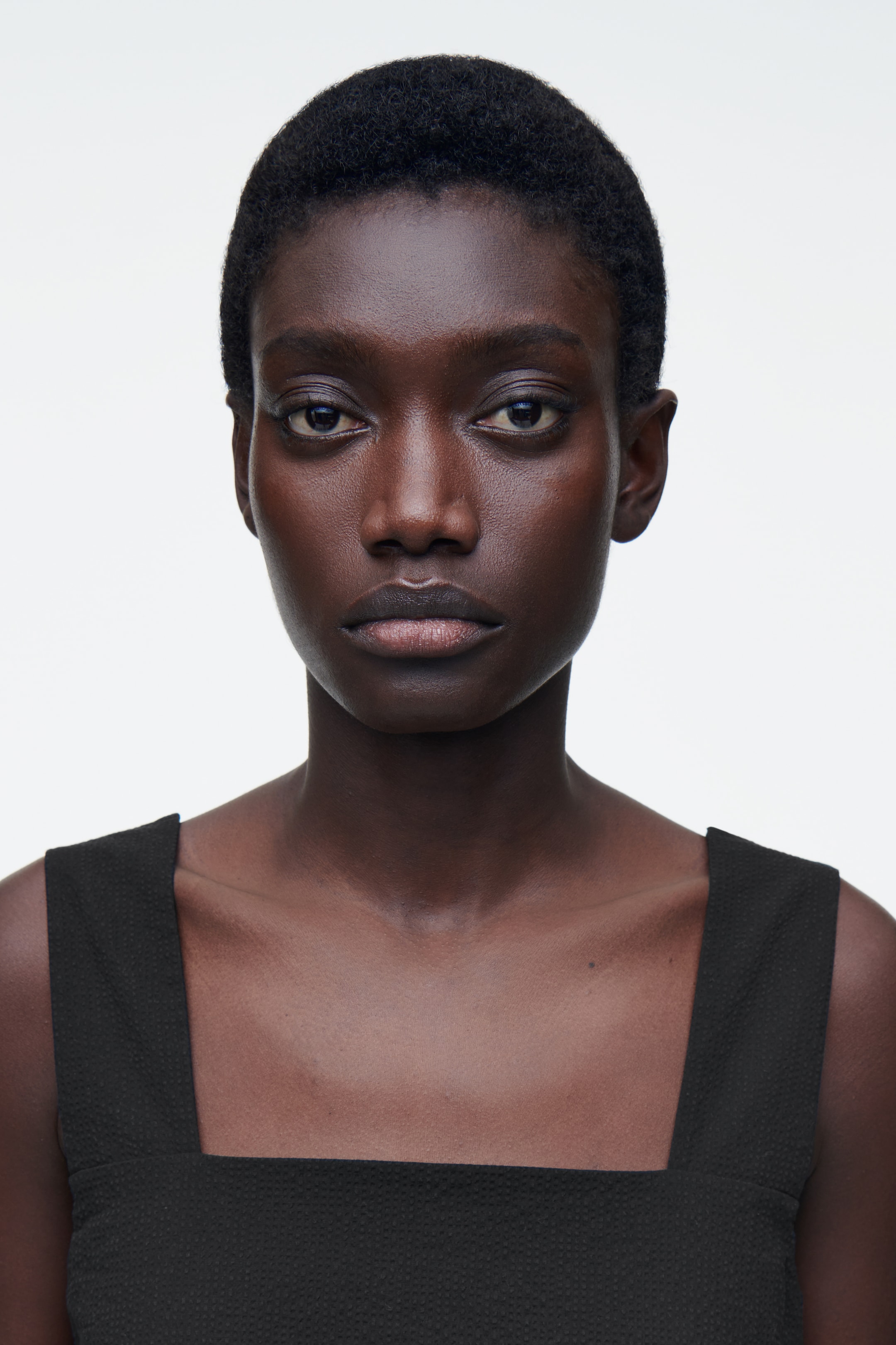 Visa större bild: JUMPSUIT I SEERSUCKER MED VIDA BEN & ÖPPEN RYGG - SVART - DAM | H&M SE 5