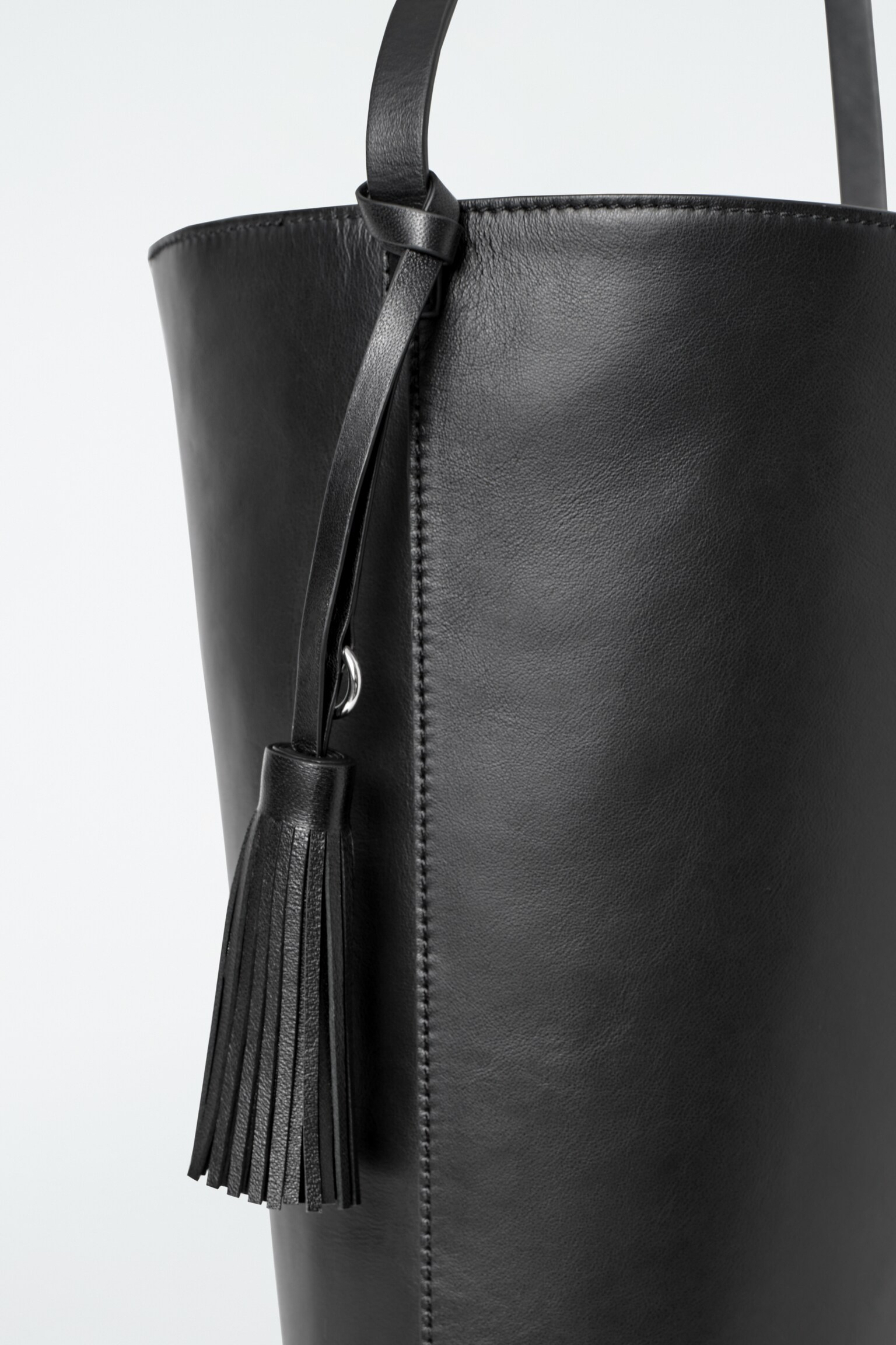 CHARM DE BORLA DE PIEL - NEGRO/ROSA - 3