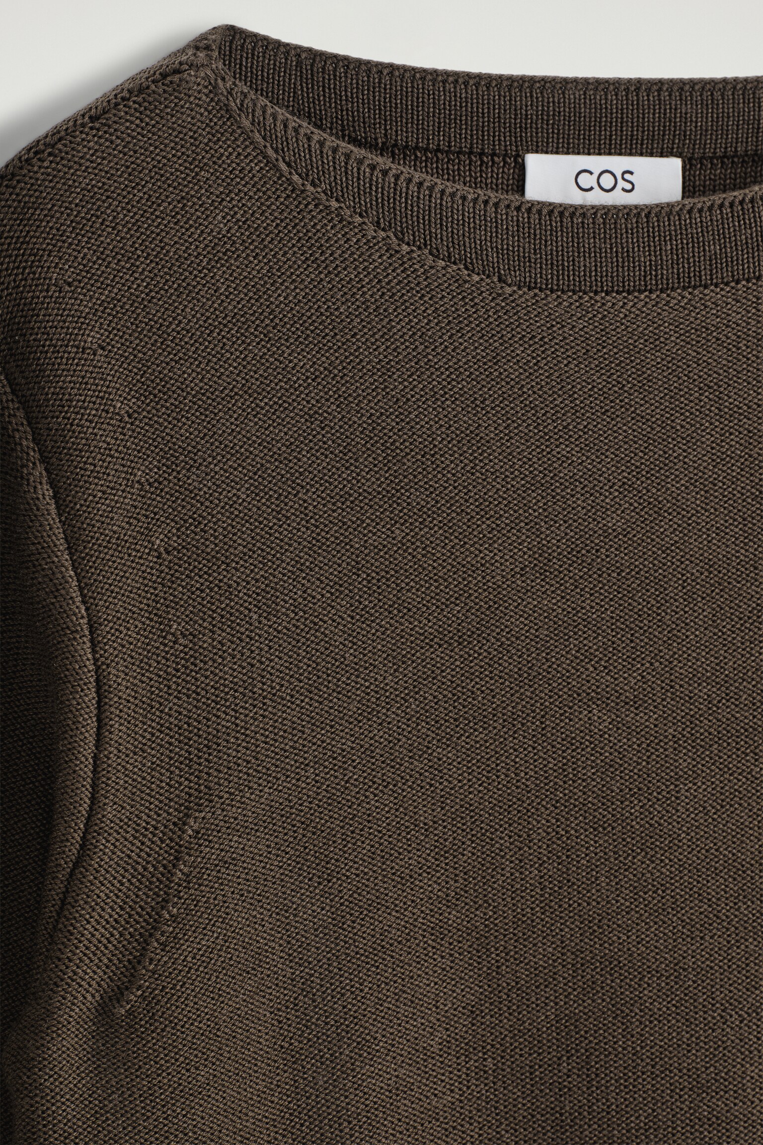 JERSEY DE LANA CON CUELLO BARCO - MARRÓN OSCURO - 5