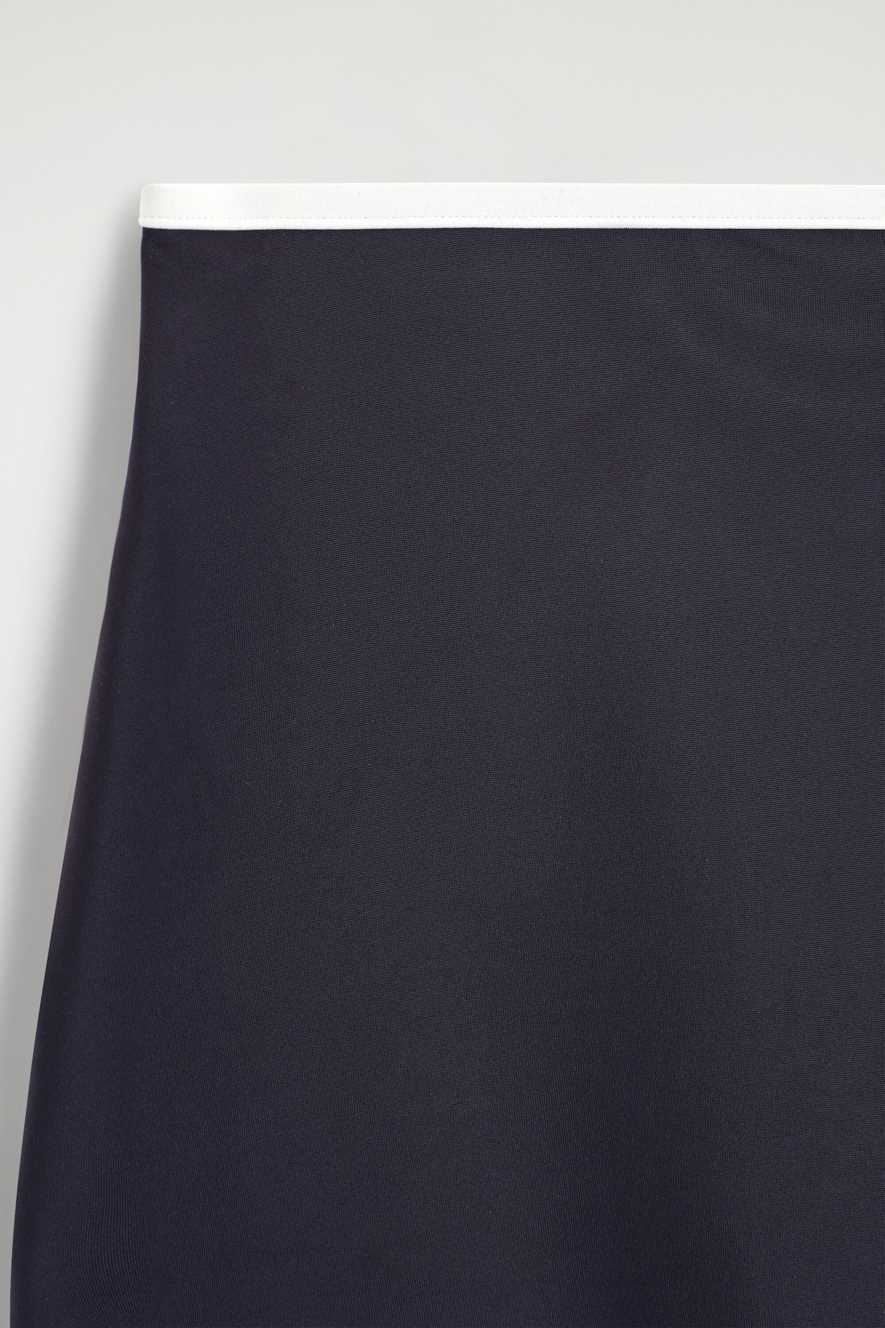 CONTRAST-TRIMMED SWIM SKIRT — NAVY / WHITE