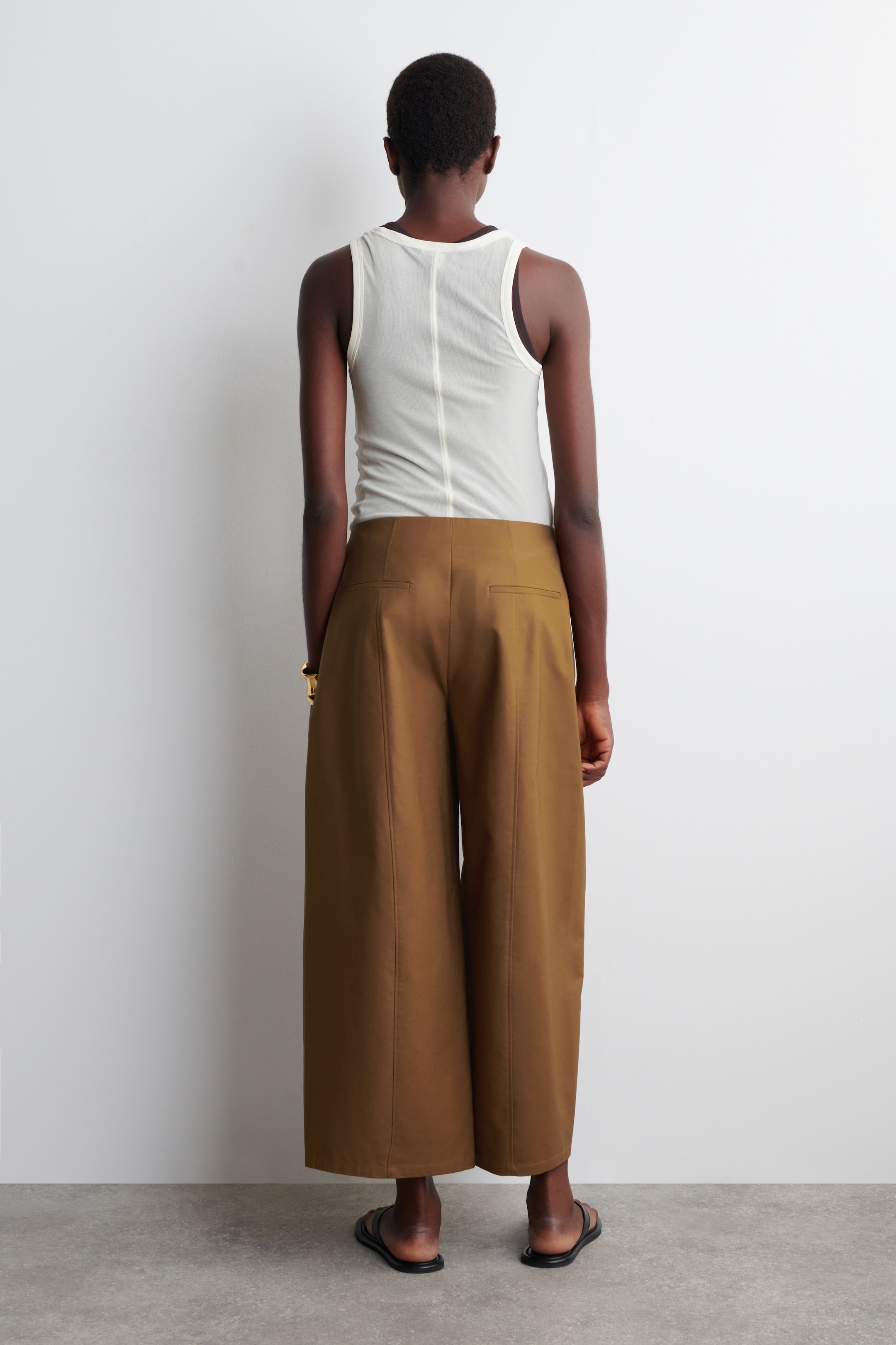 Agrandir l'image: PANTALON BARREL COURT EN COTON - BRUN - FEMME | H&M FR 4