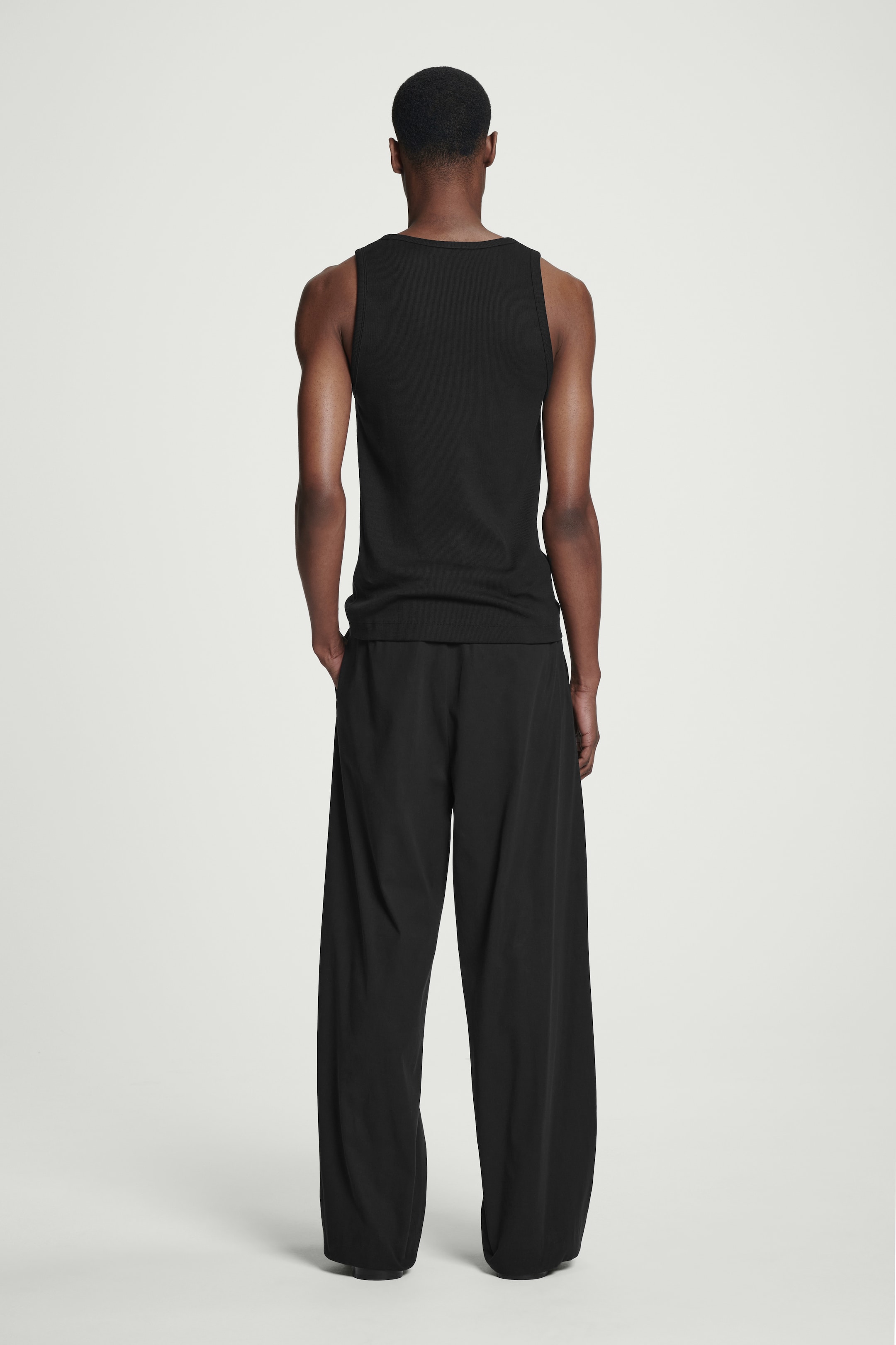 Grösseres Bild ansehen: SCHMALES GERIPPTES TANKTOP AUS BAUMWOLLE - SCHWARZ - HERREN | H&M CH 6