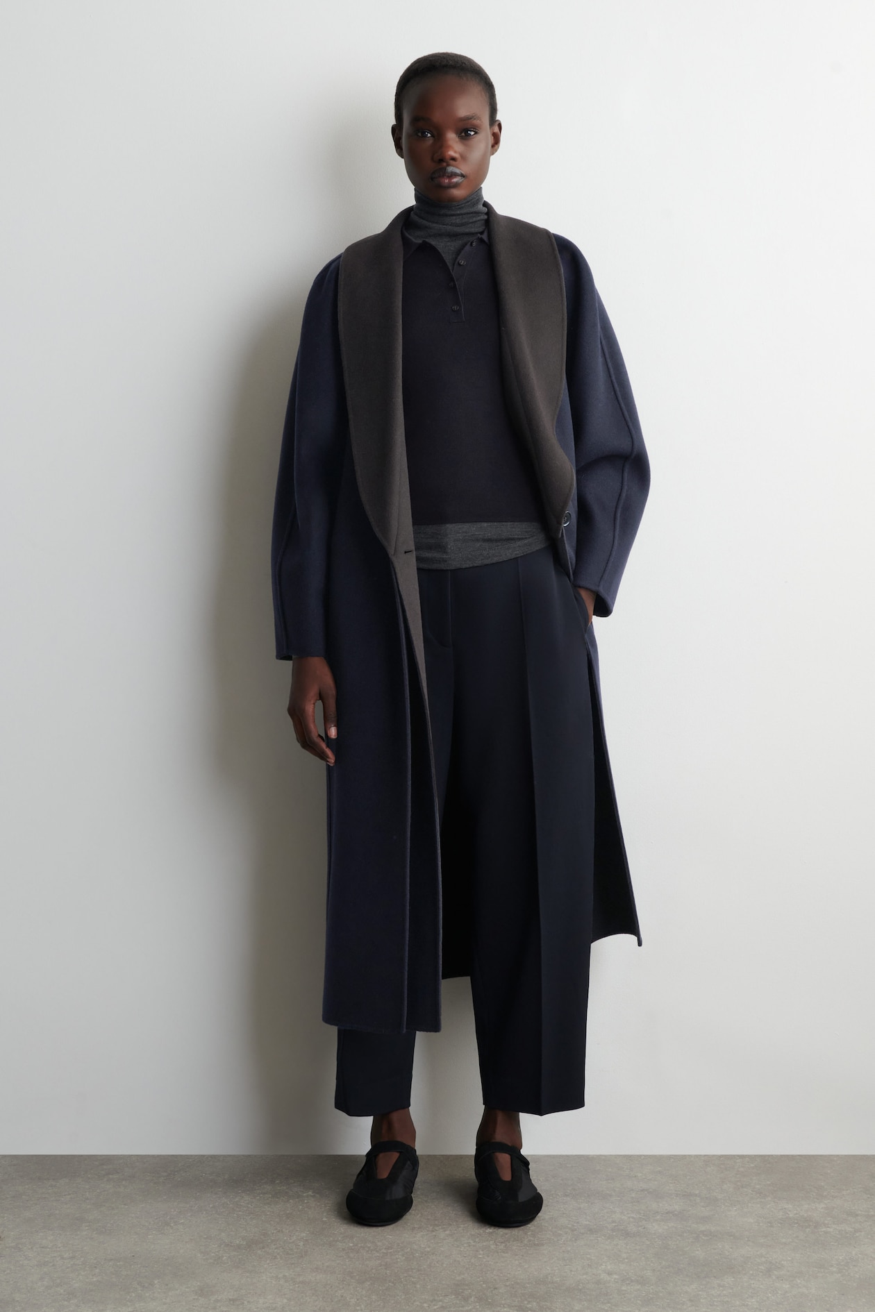 WOOL-BLEND BARREL-LEG TROUSERS — NAVY