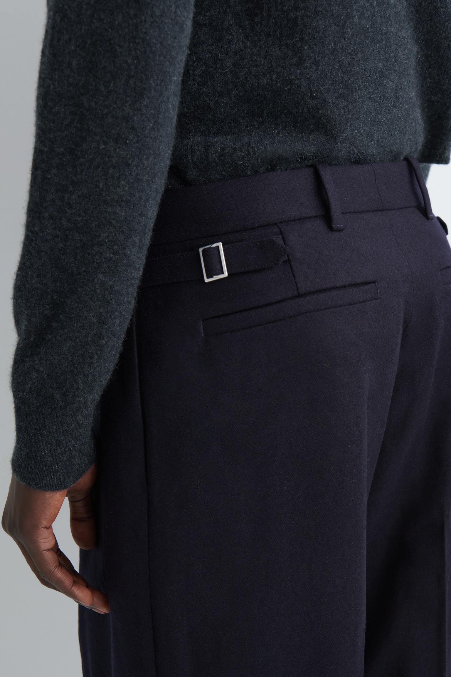 RELAXED WOOL STRAIGHT-LEG TROUSERS - NAVY/STONE - 6