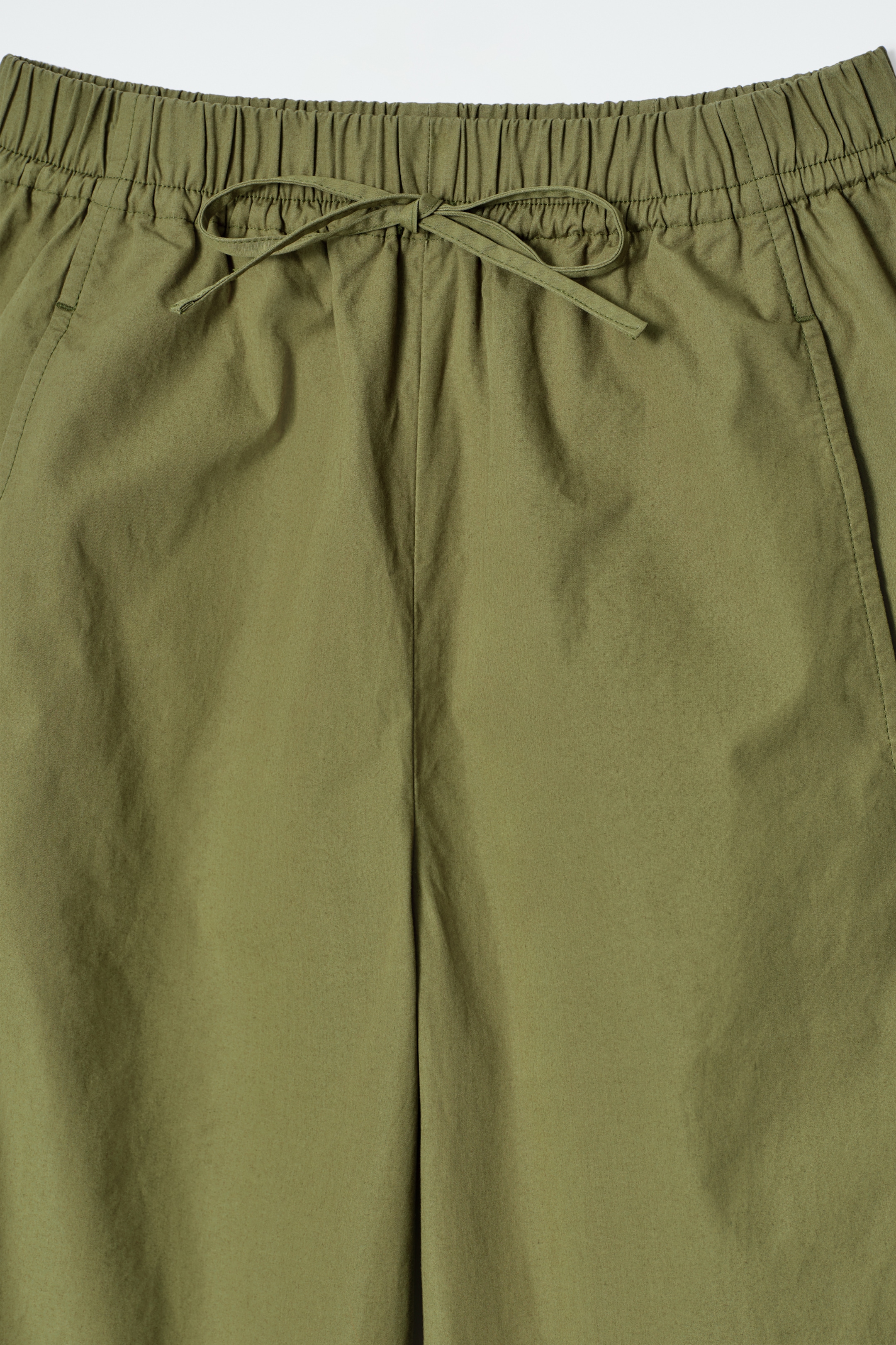 Visa större bild: VIDA BYXOR MED RESÅR I MIDJAN - KHAKI - DAM | H&M SE 6