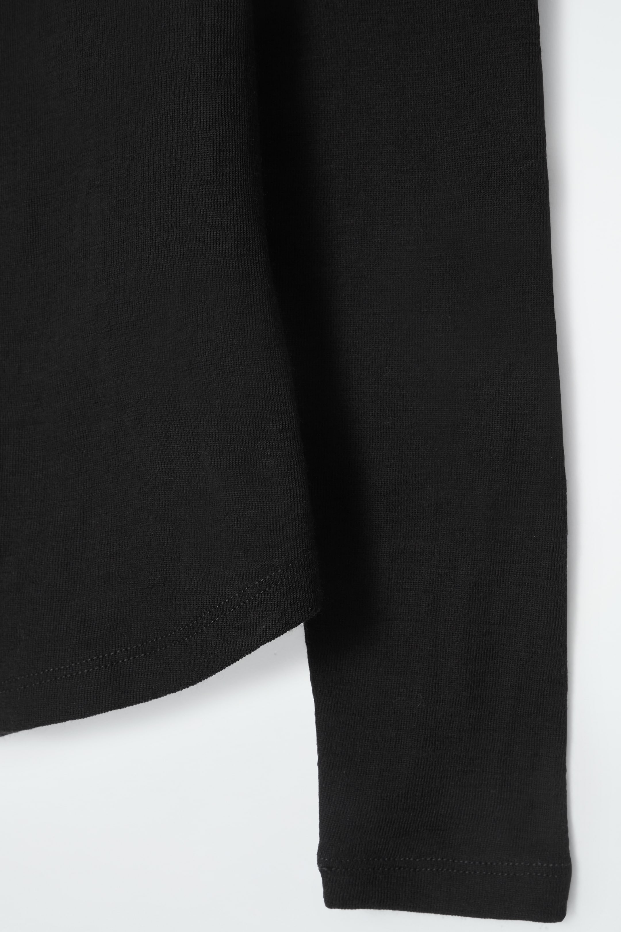 Größeres Bild ansehen: LANGARMSHIRT AUS MERINOWOLLE - SCHWARZ - Ladies | H&M DE 2