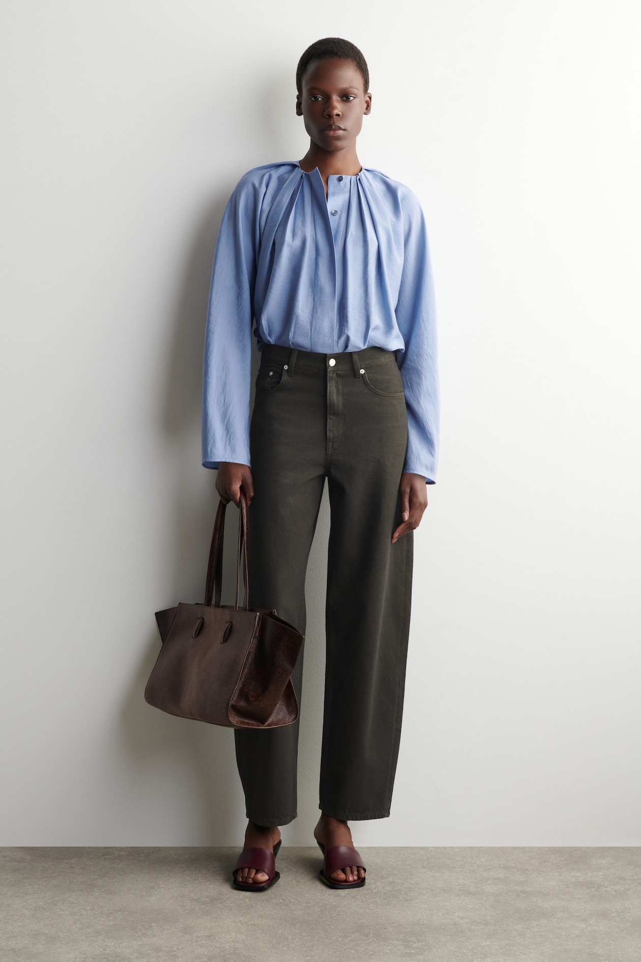 VOLUMINOUS PLEATED BLOUSE — BLUE