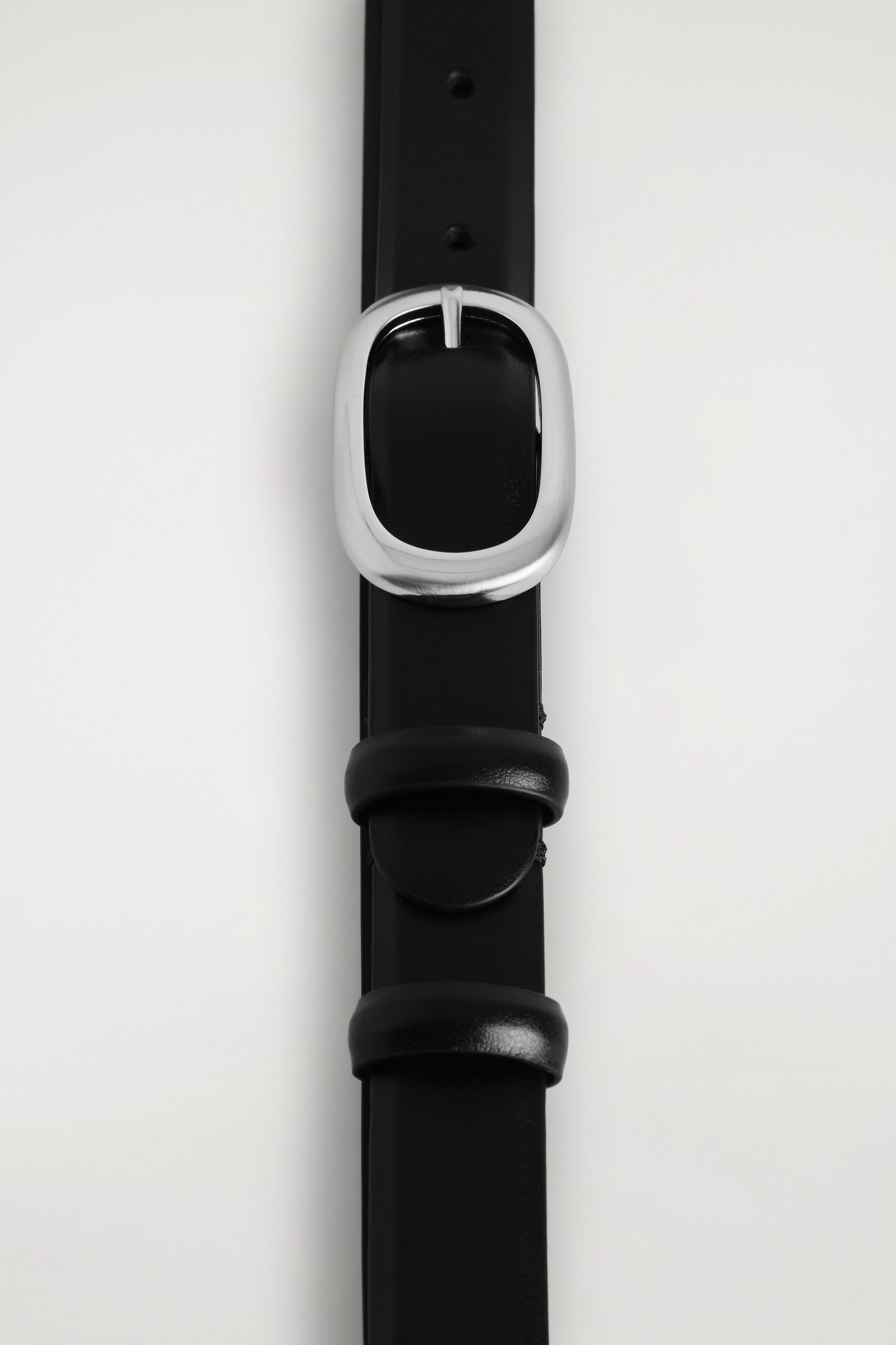 OVAL-BUCKLE LEATHER BELT - BLACK / GOLD | COS US