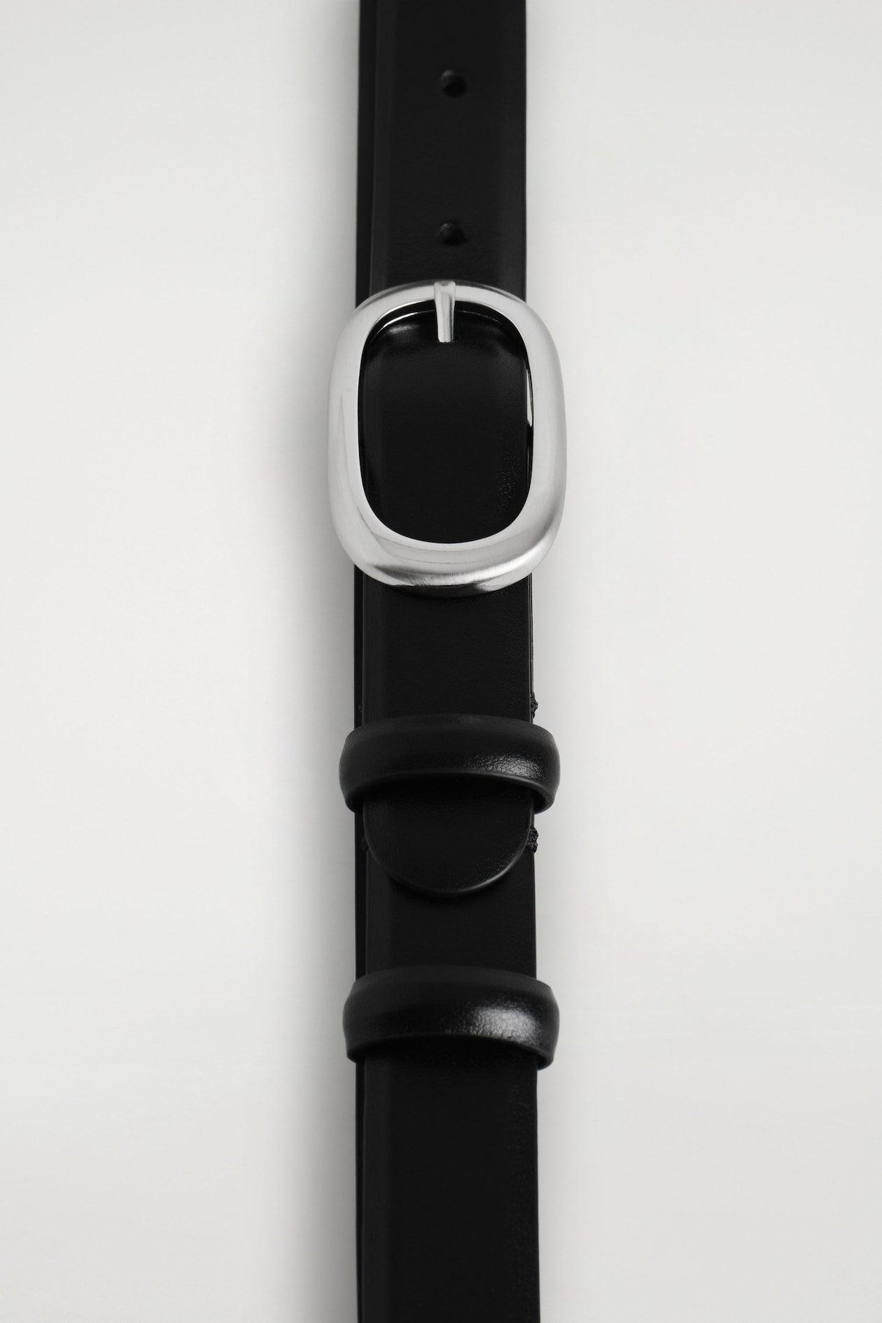 Apparis Black Leather Belt with Silver Oval Buckle ELLIPSE BELT BLACK LEATHER – BLEEDING INDIGO main image 3