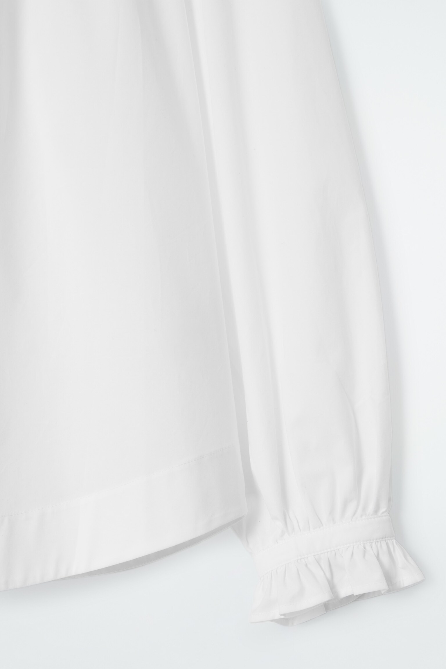 BLUSE MIT GERAFFTEN ÄRMELABSCHLÜSSEN - WEISS - 2