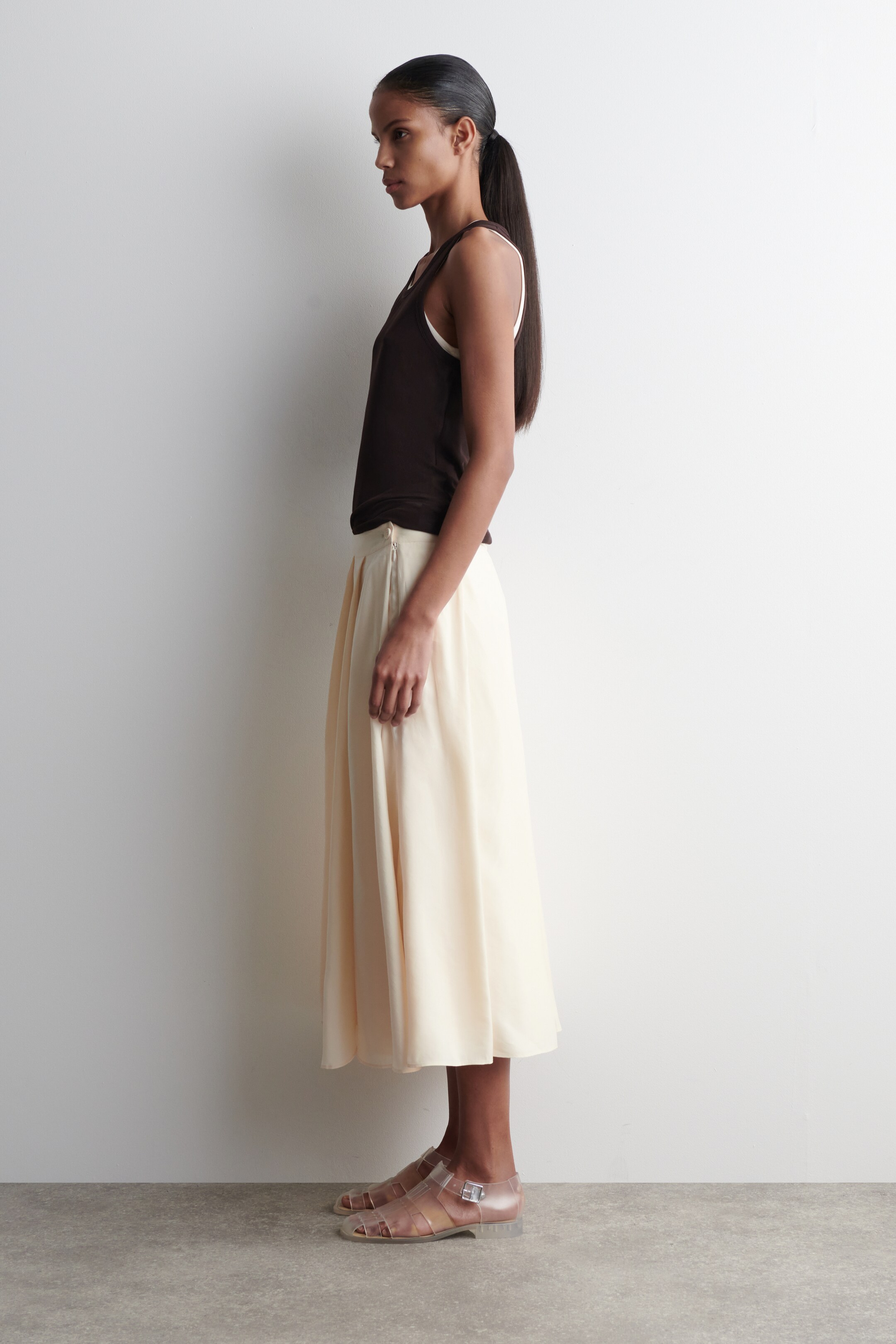 Ver imagen más grande: FALDA MIDI EVASÉ PLISADA - CREMA - MUJER | H&M ES 3
