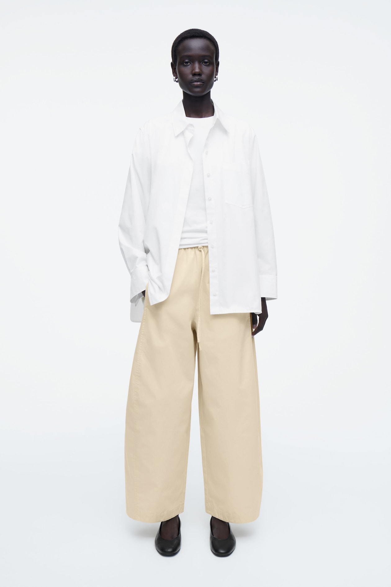 PANTALON BARREL TAILLE ÉLASTIQUÉE - BEIGE CLAIR | COS FR