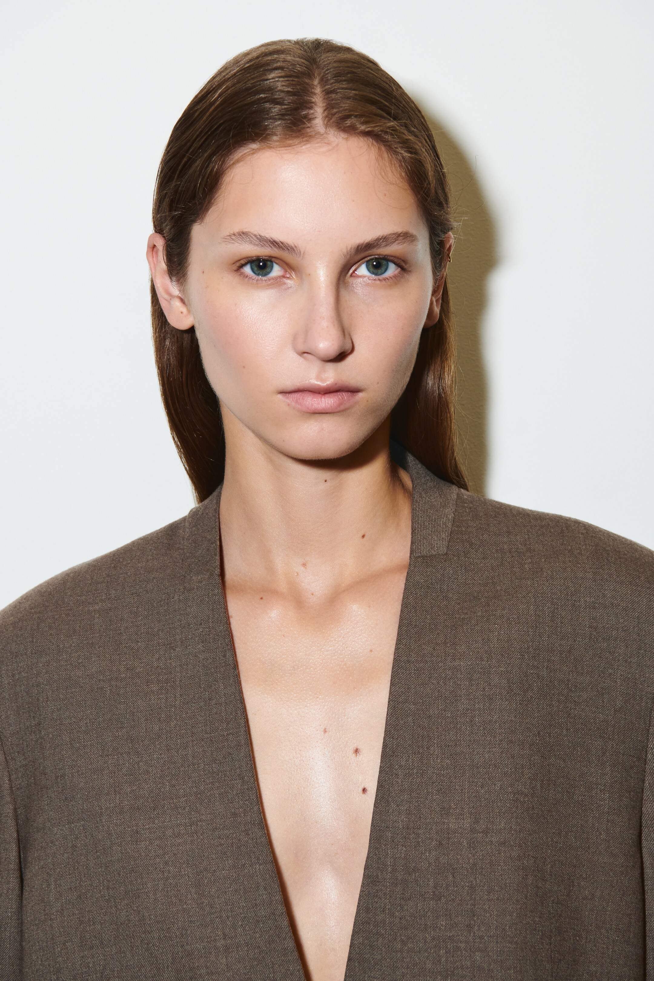 Grotere afbeelding bekijken: KRAAGLOZE BLAZER VAN WOLMIX - BRUIN - DAMES | H&M BE 5