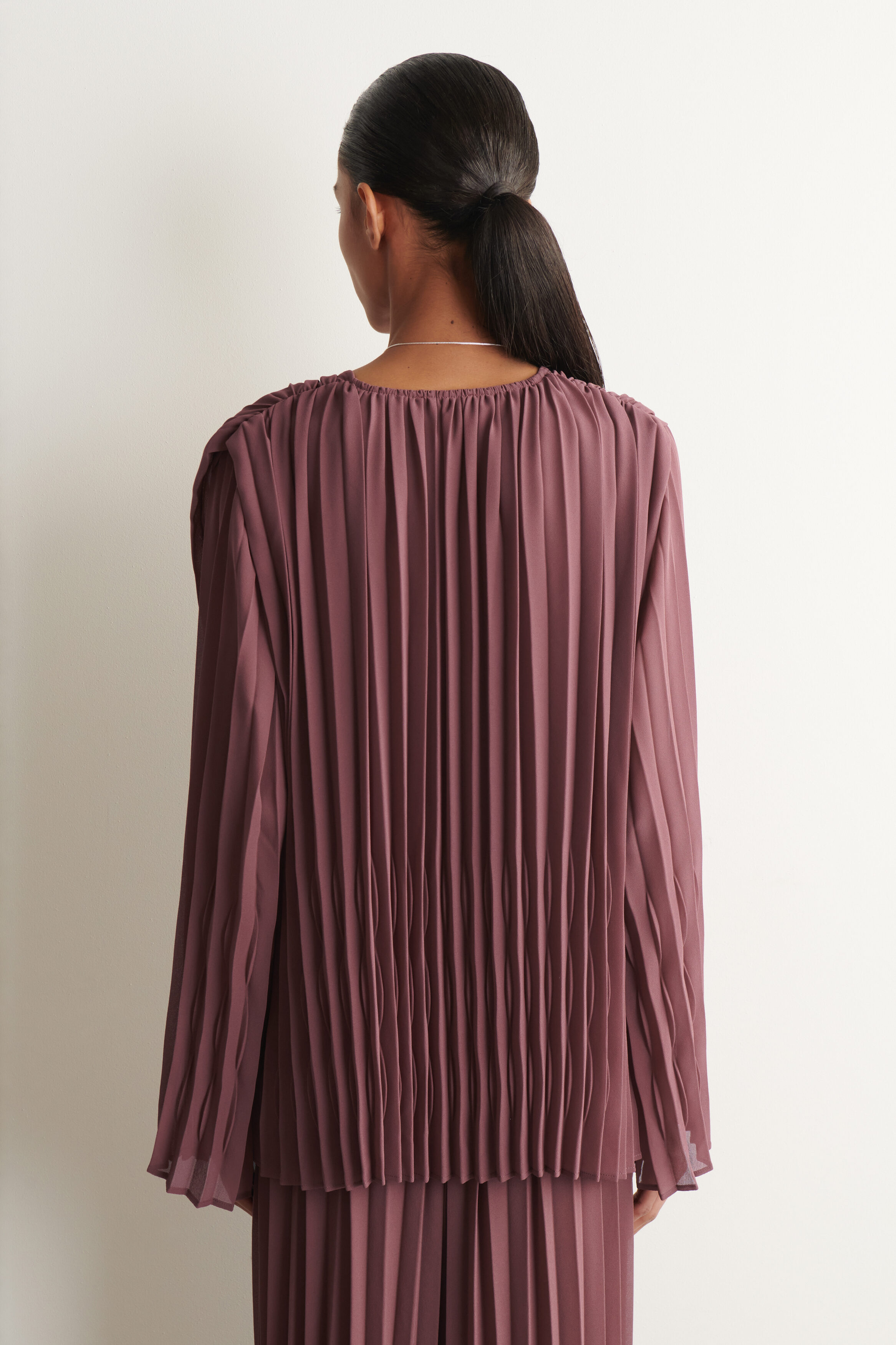 オールドジョー oldjoe EARLY PLEATED BLOUSE　40 TIE-FRONT PLEATED GEORGETTE BLOUSE - RUST | COS GB