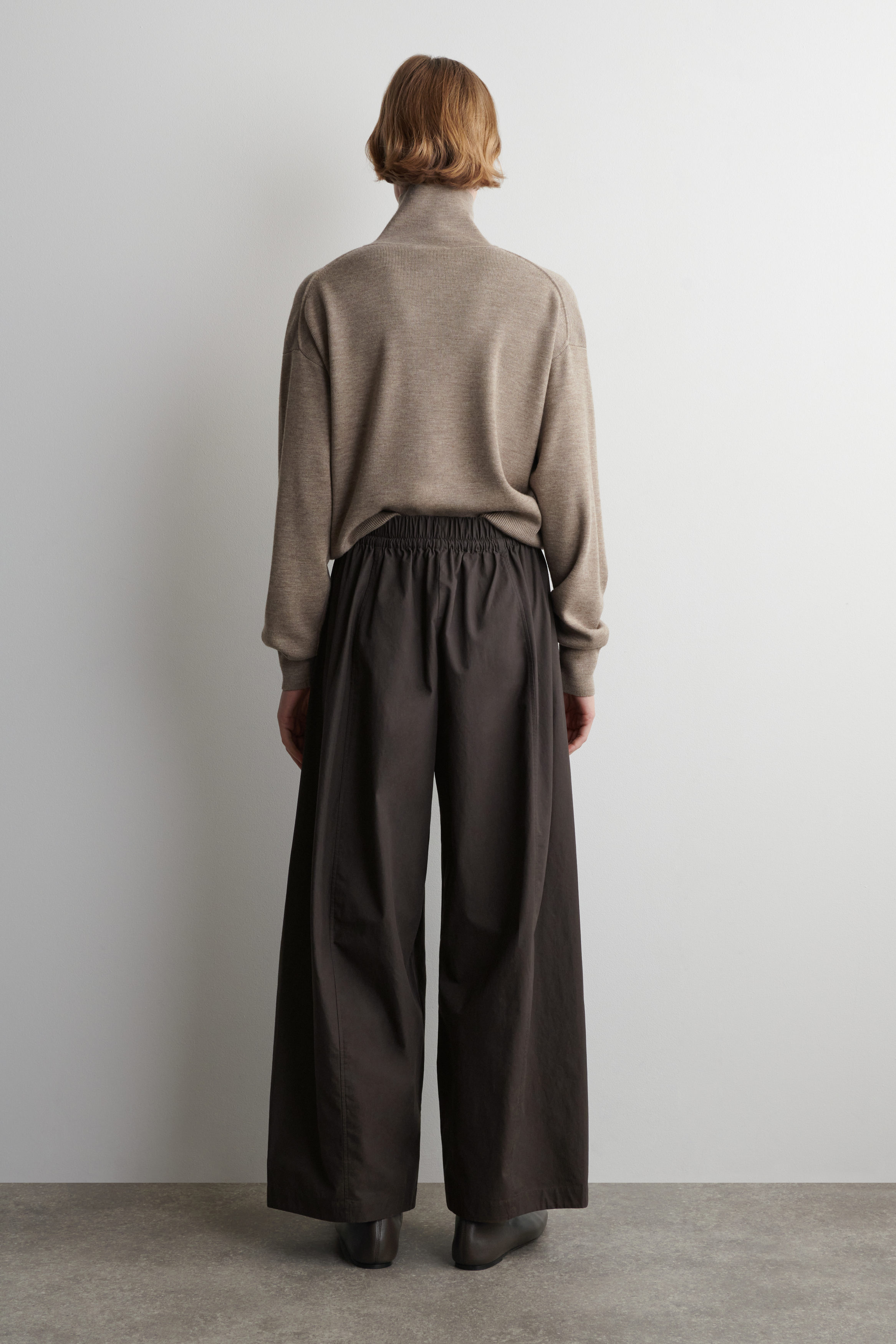 ELASTICATED BARREL-LEG PANTS - DARK BROWN | COS US
