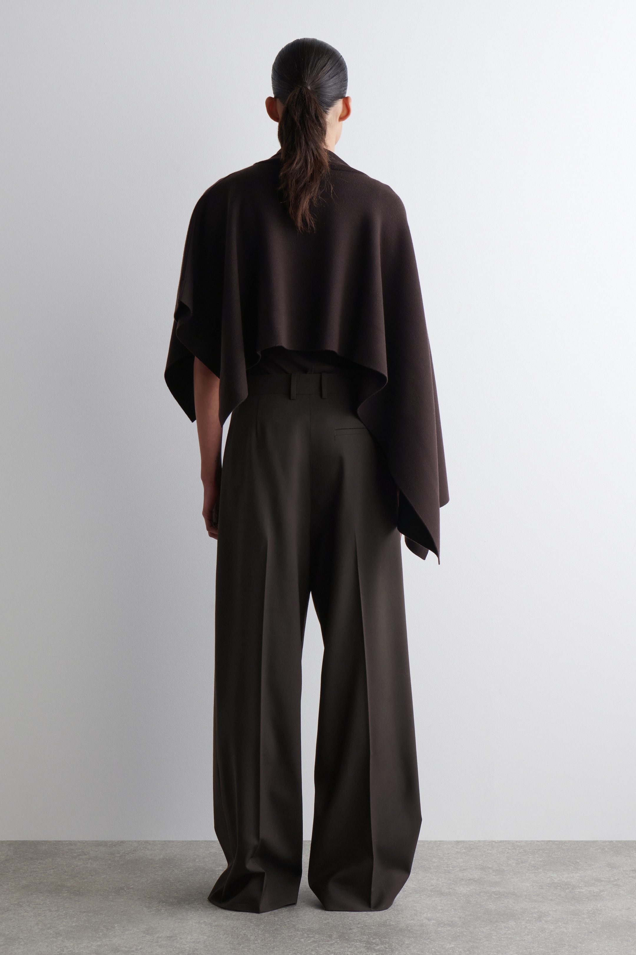 Visualizza immagine più grande: MANTELLA ASIMMETRICA IN LANA DOPPIATA - MARRONE SCURO - DONNA | H&M IT 3