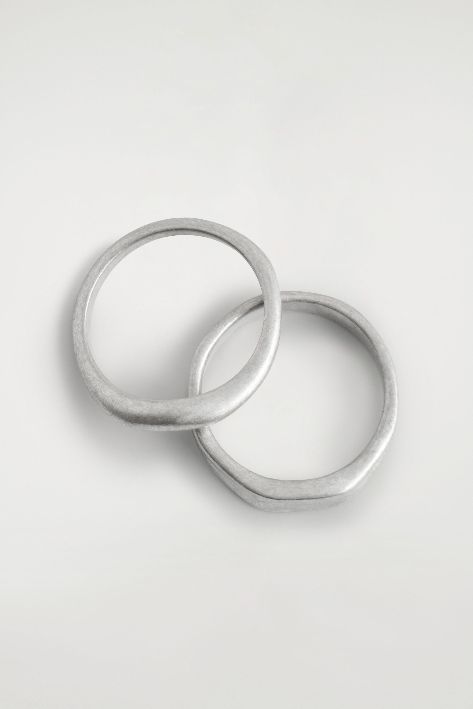 2-PACK HAMMERED RINGS - SILVER | COS US