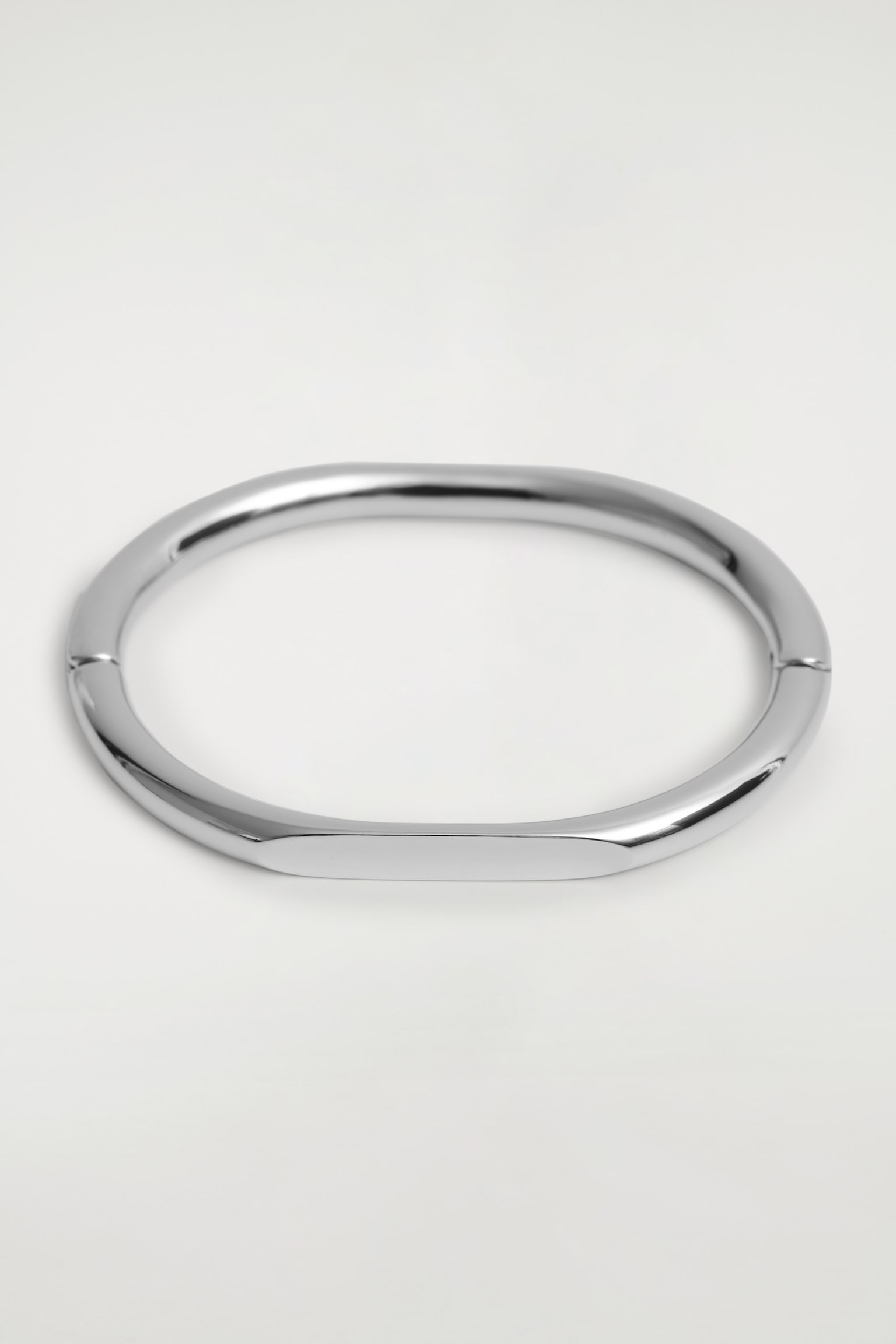 BRAZALETE ESCULPIDO - PLATEADO/DORADO - 2