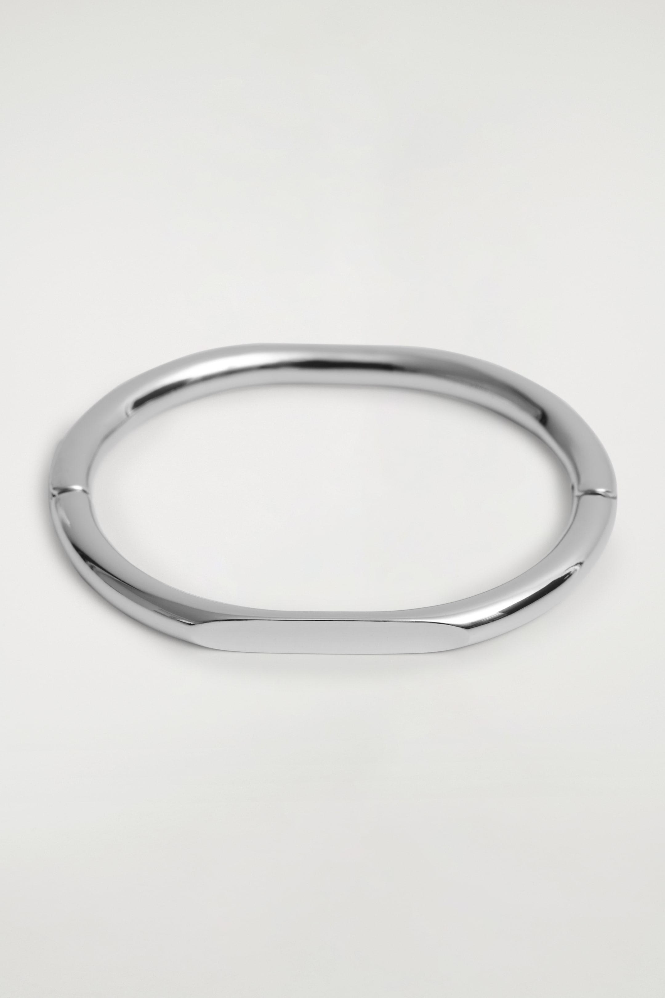 Visualizza immagine più grande: BRACCIALE RIGIDO DALLE LINEE SCOLPITE - ARGENTO - DONNA | H&M IT 2