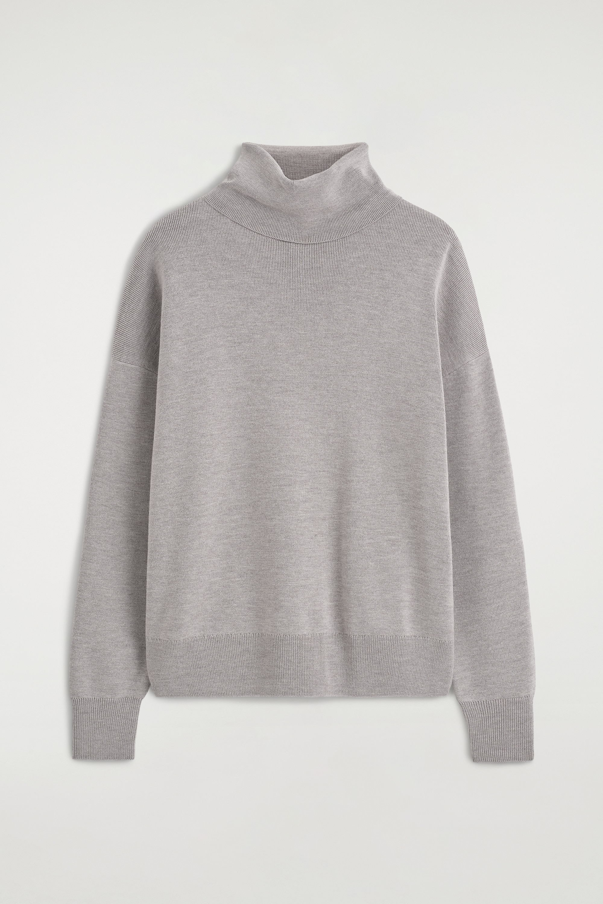 Îνα ανοιÏÏÏ Î³ÎºÏι ÏοÏ
λÏÎ²ÎµÏ Î¼Îµ λαιμÏκοÏη ÏÏÏοÏ
roll neck αÏÏ Î¼Î±Î»Î»Î¯ merino ÏαÏοÏ
ÏιάζεÏαι αÏÏ Î¼ÏÏοÏÏά, με ÏαλαÏή εÏαÏμογή, ÏεÏμÎνοÏ
Ï ÏμοÏ
Ï ÎºÎ±Î¹ μακÏιά μανίκια με ÏÎ¹Î¼Ï Î¼Î±Î½ÏÎÏεÏ. Το ÏοÏ
λÏÎ²ÎµÏ ÏÎÏÏει ίÏια ÏÎ¬Î½Ï Î±ÏÏ ÏκοÏÏο ÏανÏελÏνι με ÏαÏδιά μÏαÏζάκια, αναδεικνÏονÏÎ±Ï Ïο ÏÎ¹Î¼Ï ÏελείÏμά ÏοÏ
ÏοÏ
ακοÏ
μÏά ÏÏοÏ
Ï Î³Î¿ÏοÏÏ.