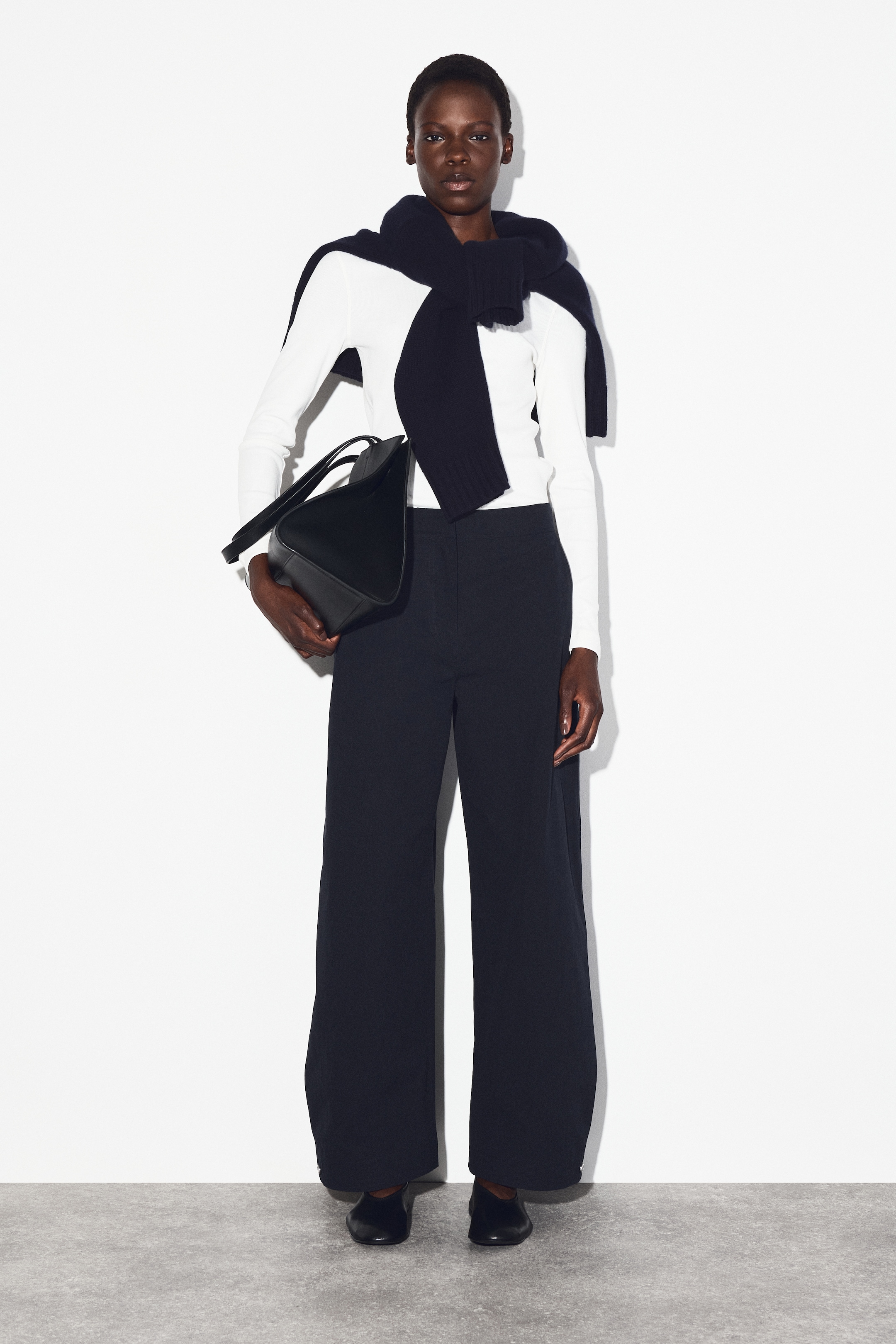 Grotere afbeelding bekijken: PIMA-KATOEN BROEK MET TONBROEKEN - MARINEBLAUW - DAMES | H&M BE 1