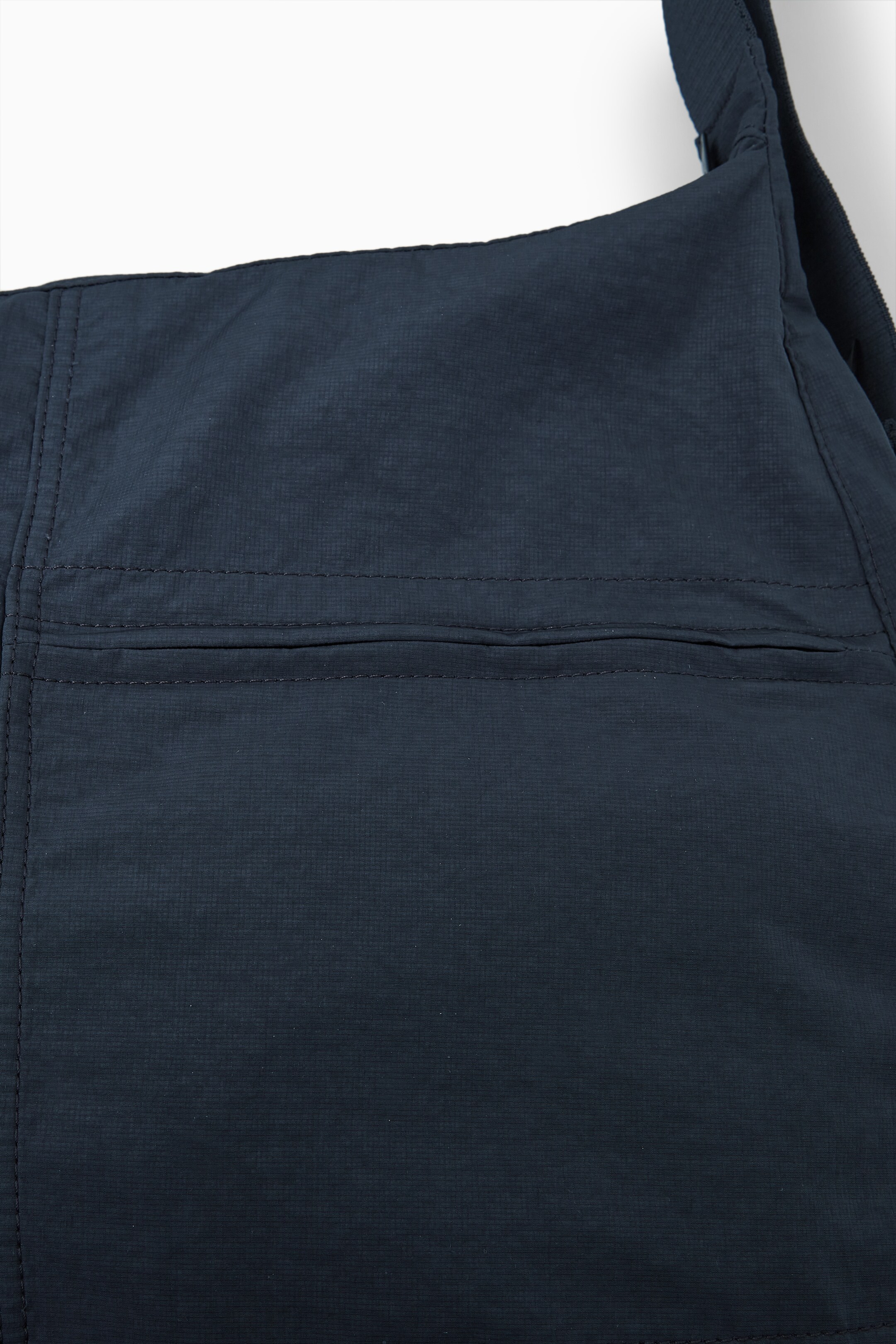 View larger image: SLOUCHY NYLON MESSENGER BAG - NAVY - Men | H&M GB 5