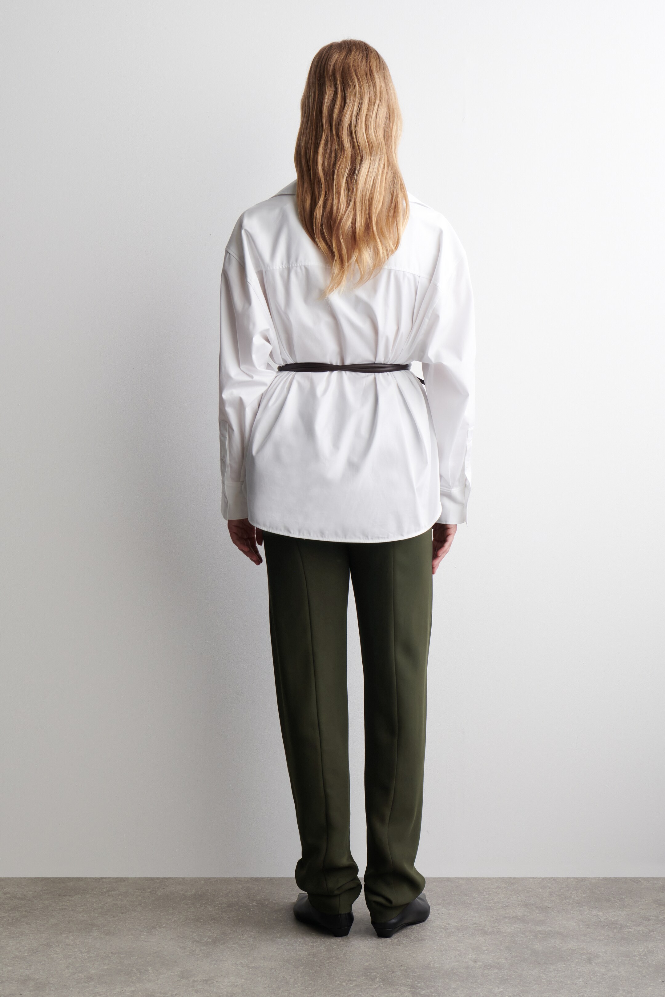 Visualizza immagine più grande: PANTALONI SLIM CON VITA ELASTICIZZATA - MARRONE SCURO - DONNA | H&M IT 2