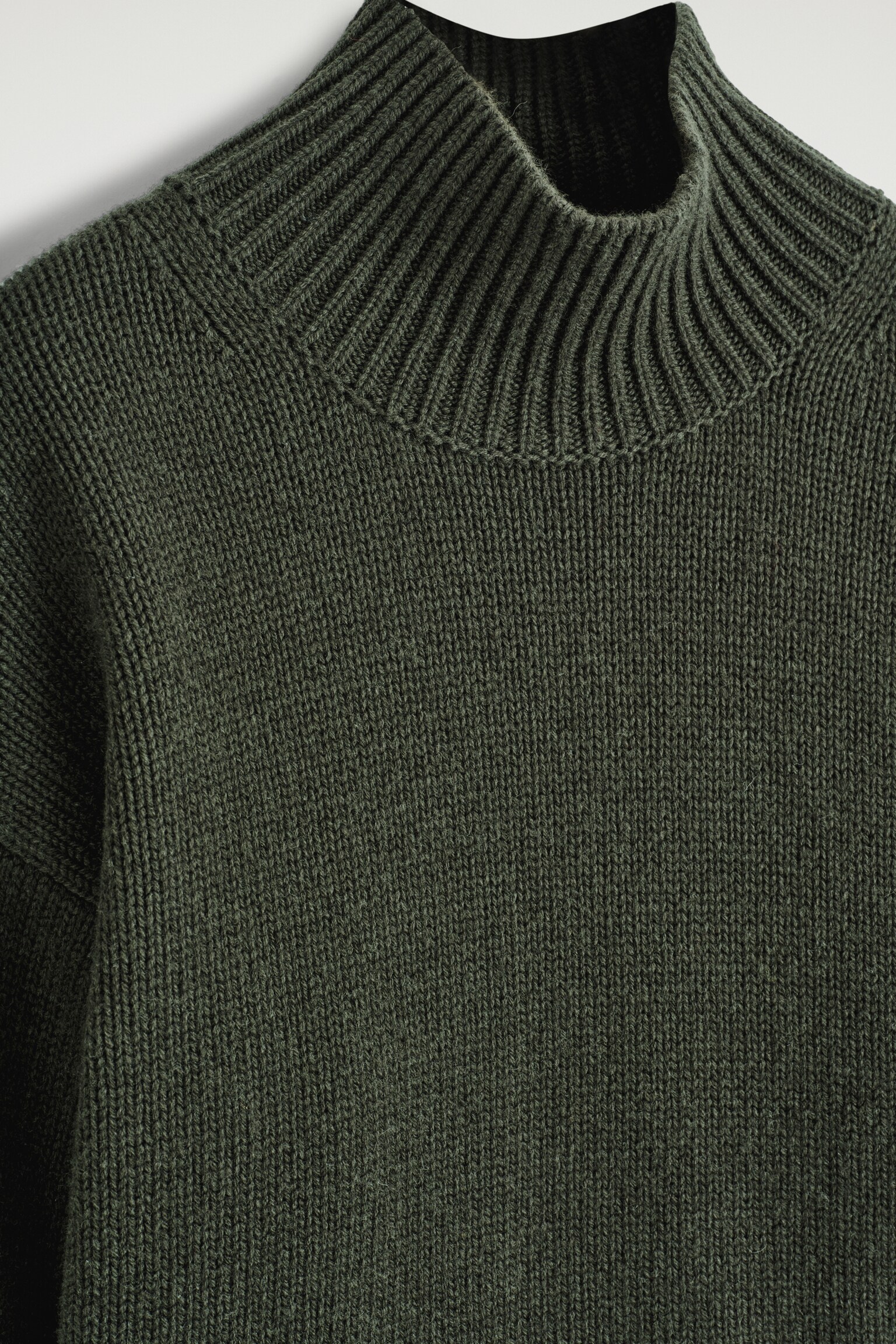 CHUNKY FUNNEL-NECK WOOL JUMPER - DARK GREEN/LIGHT-BEIGE MÉLANGE - 7