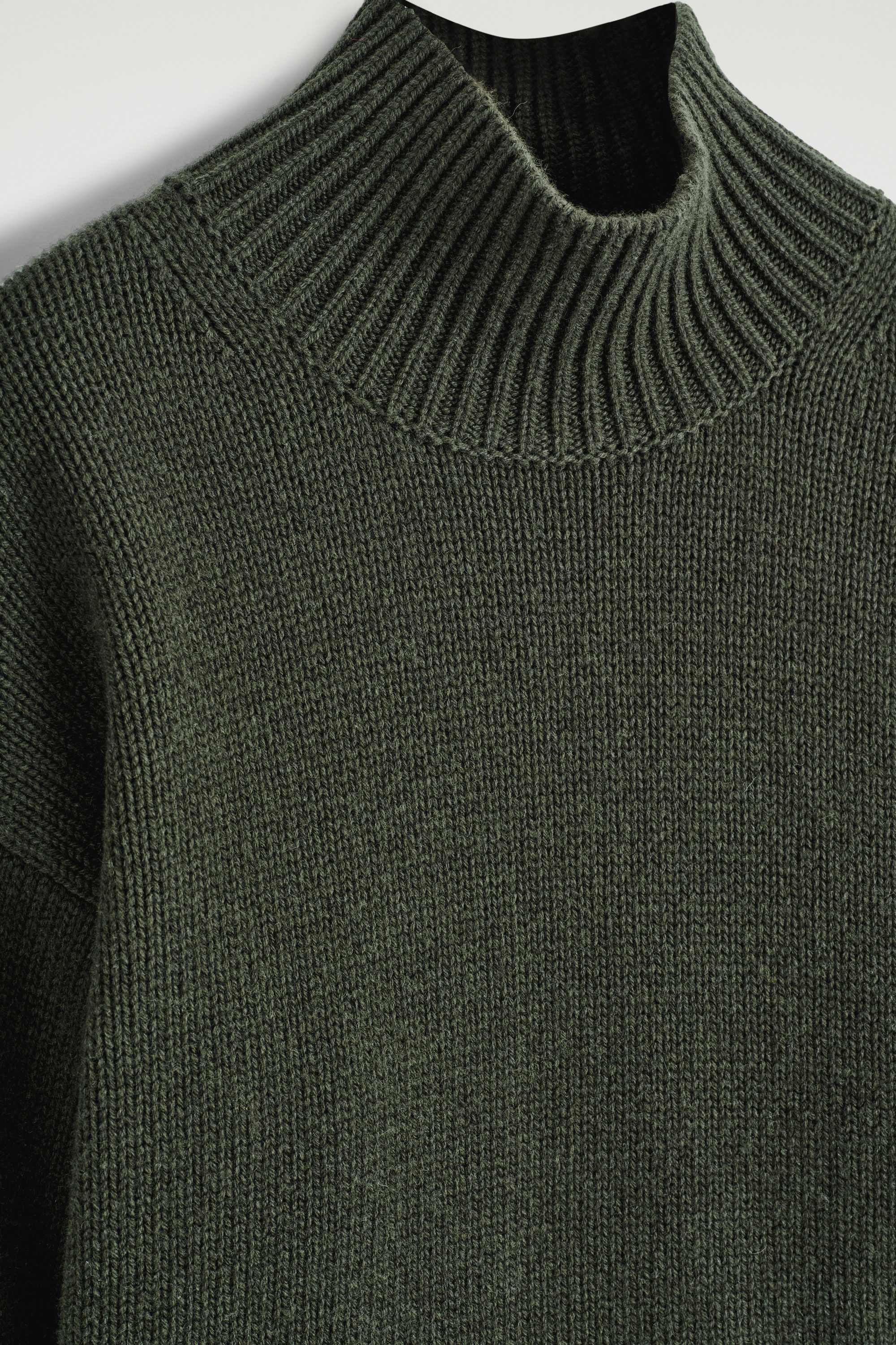 CHUNKY MOCK-NECK WOOL SWEATER - DARK GREEN | COS US