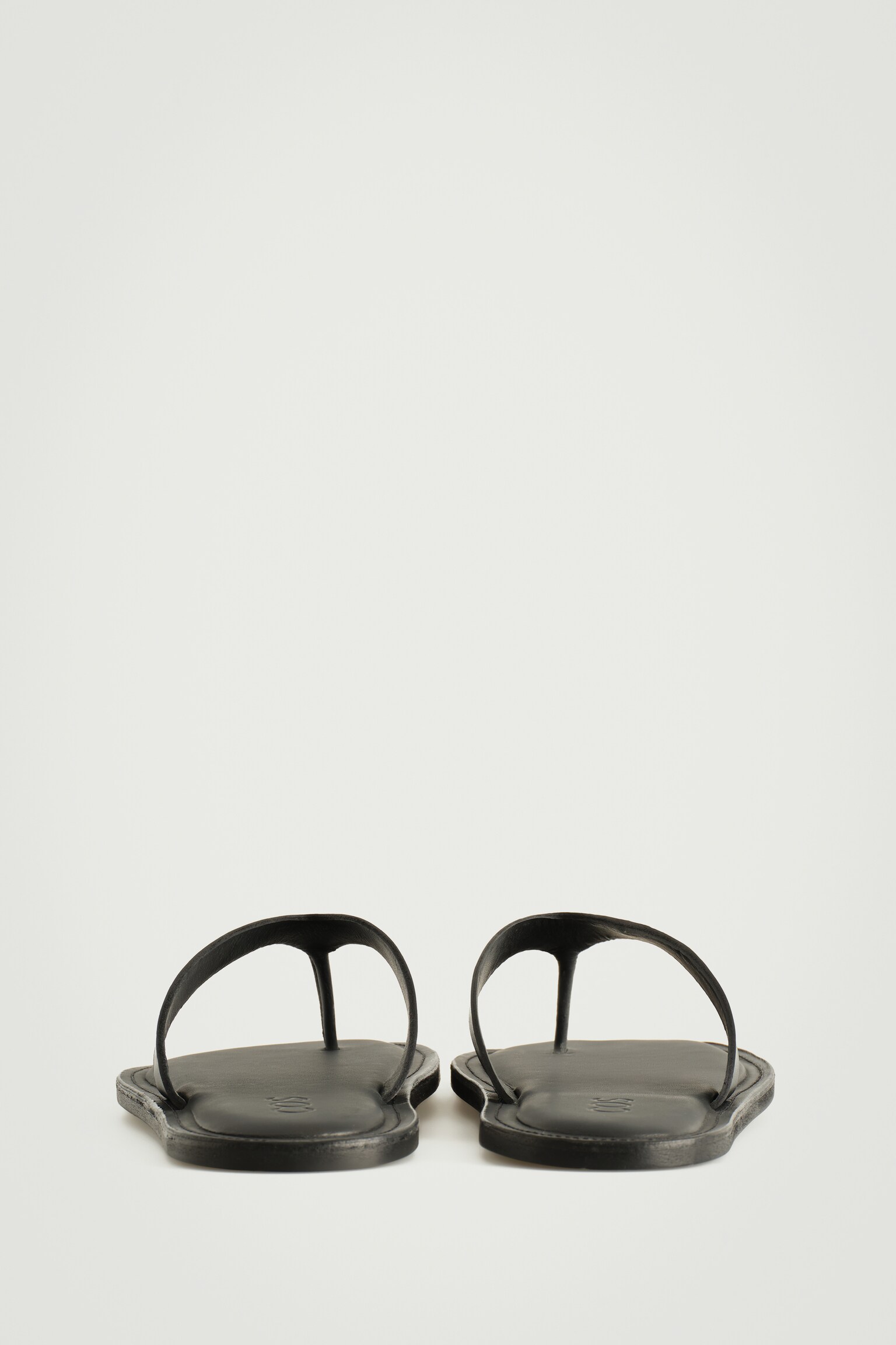 CHANCLAS DE PIEL - NEGRO - 6