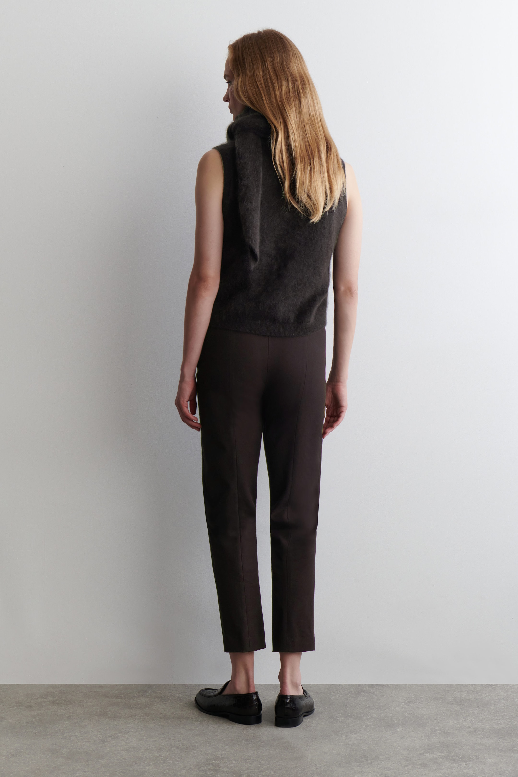 SLIM-LEG CROPPED PANTS