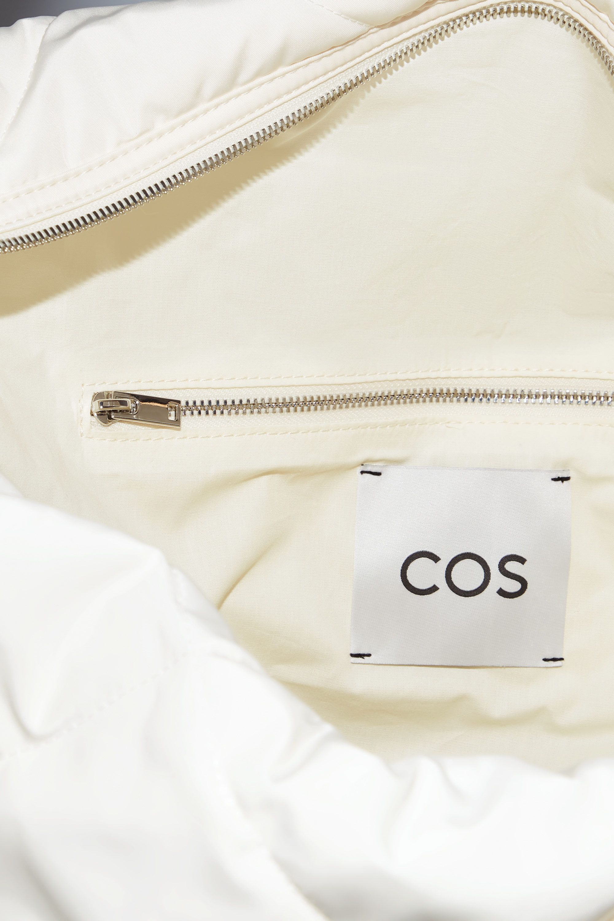 【COS】 Diamond Quilted Oversized Shoulder Bag Cream OVERSIZED DIAMOND-QUILTED BAG - CREAM | COS