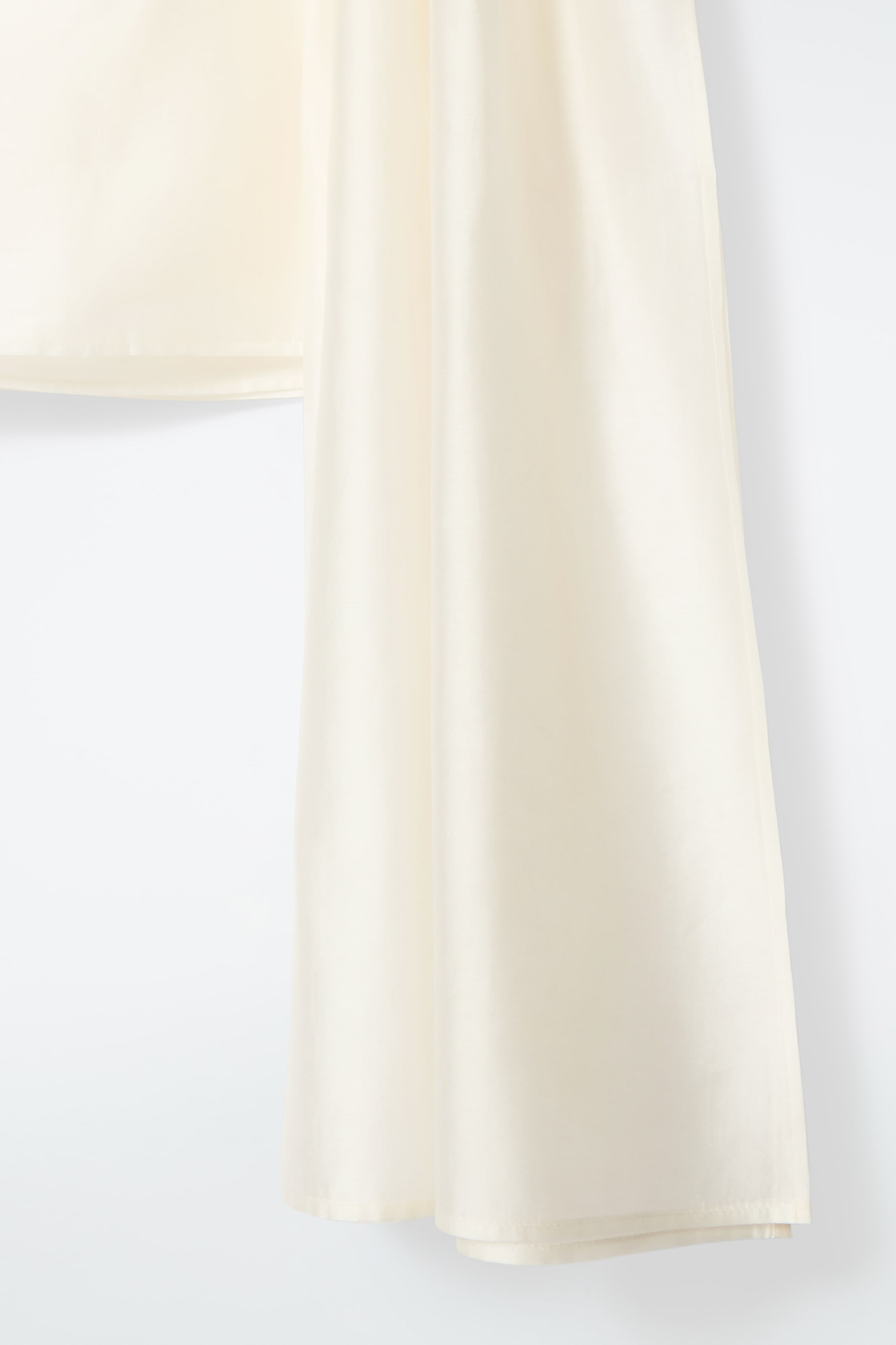 Grösseres Bild ansehen: ASYMMETRISCHE BLUSE MIT BROSCHE - ELFENBEIN - DAMEN | H&M CH 3