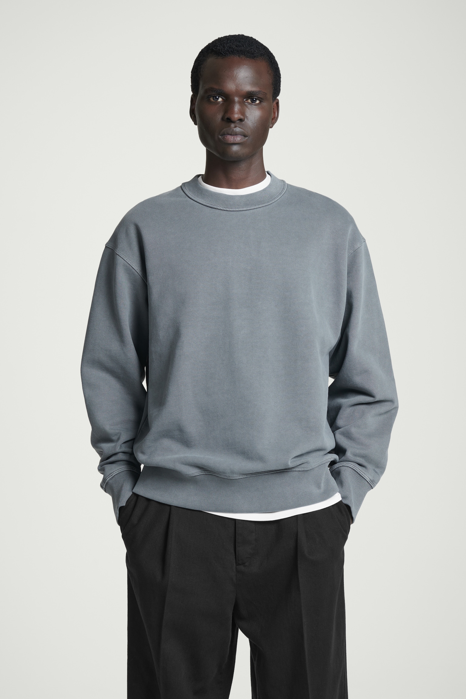 RELAXED WASHED-COTTON SWEATSHIRT - PRANÁ ČIERNA/PRANÁ BORDÓ/vypraná námornícka modrá/RUŽOVÁ