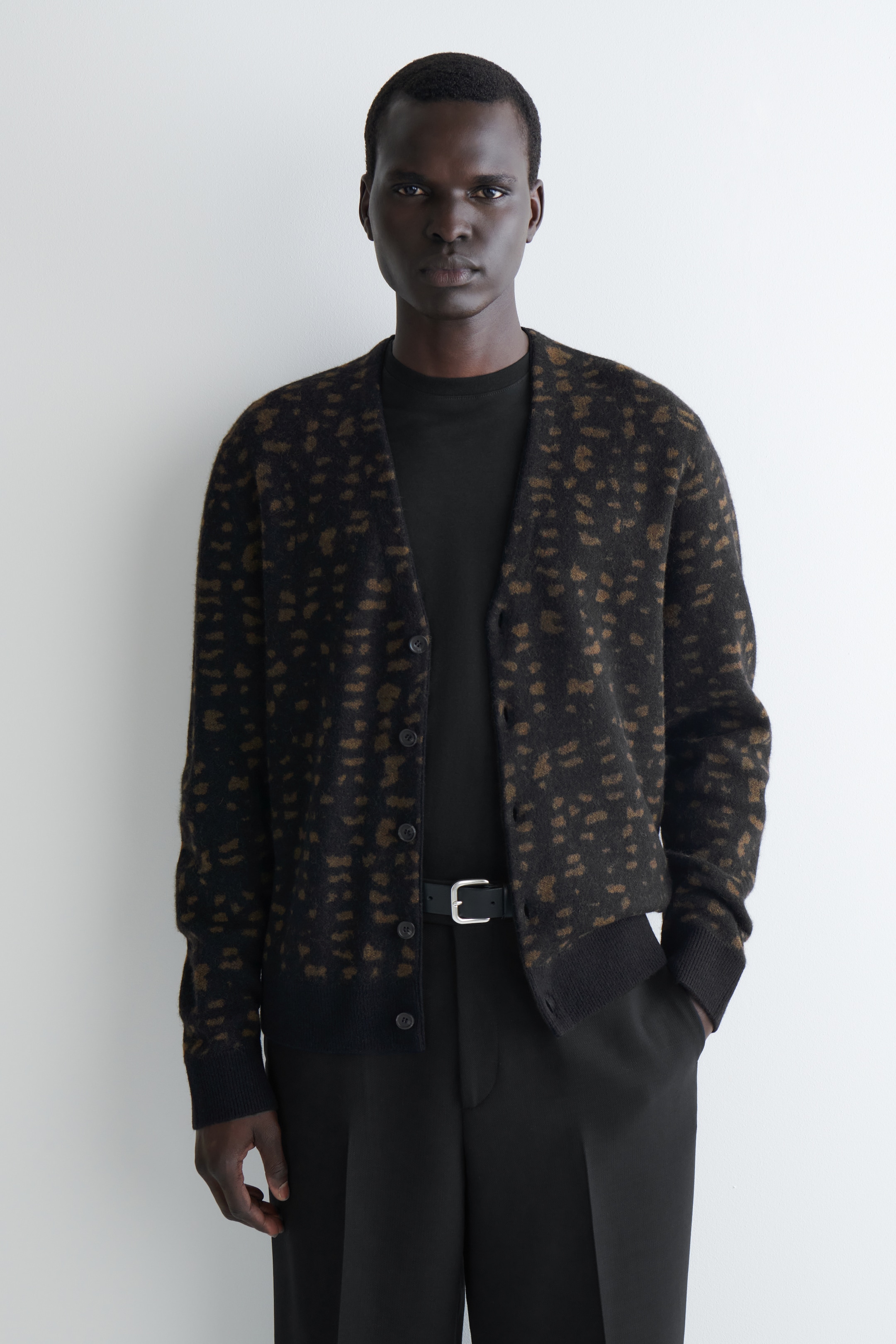 Se større billede: Geometrisk cardigan i uld og alpaka - BRUN / GEOMETRISK - HERRE | H&M DK 1