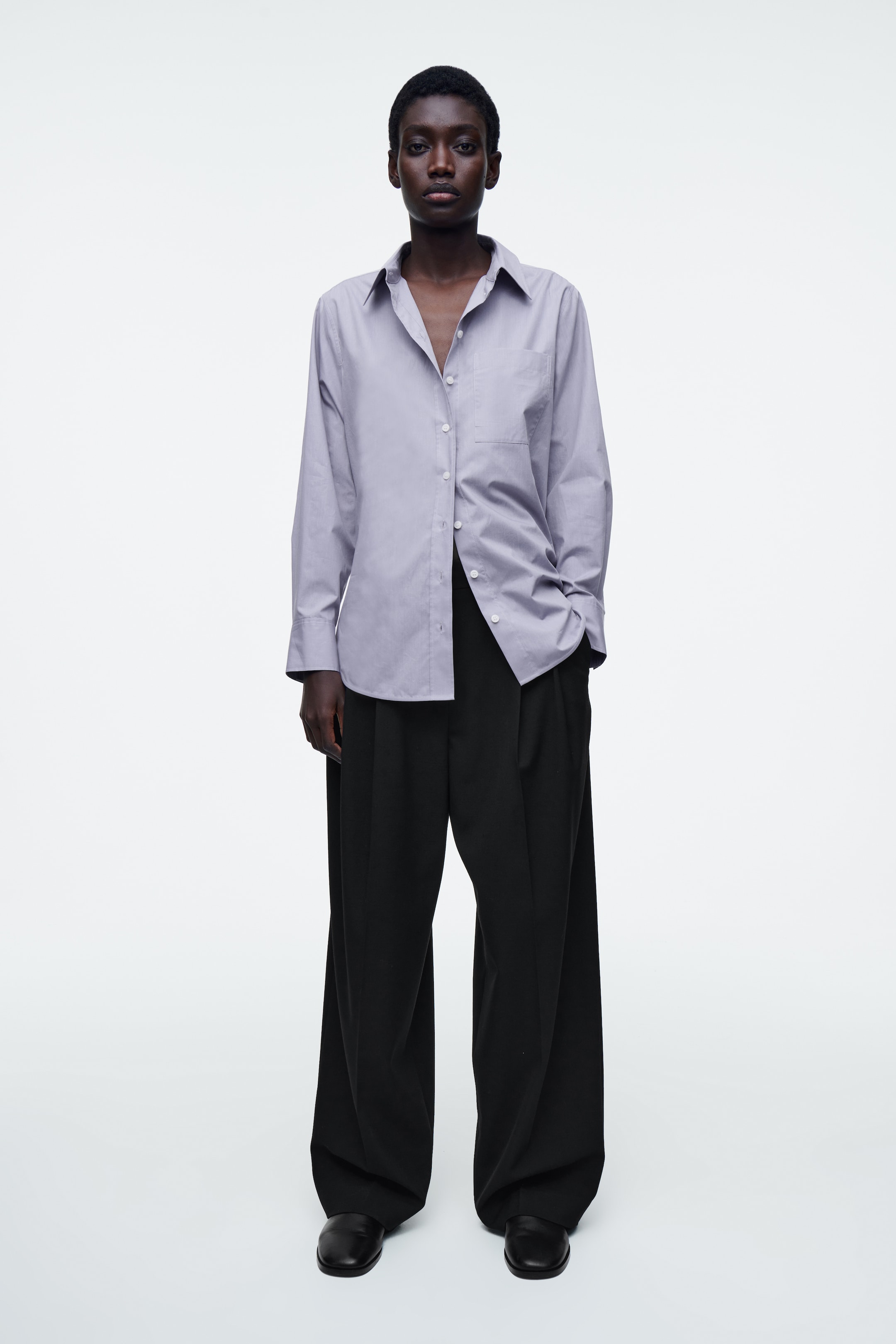 Visa större bild: SKRÄDDAD SKJORTA I PIMA-BOMULL - SYRENLILA - DAM | H&M SE 2