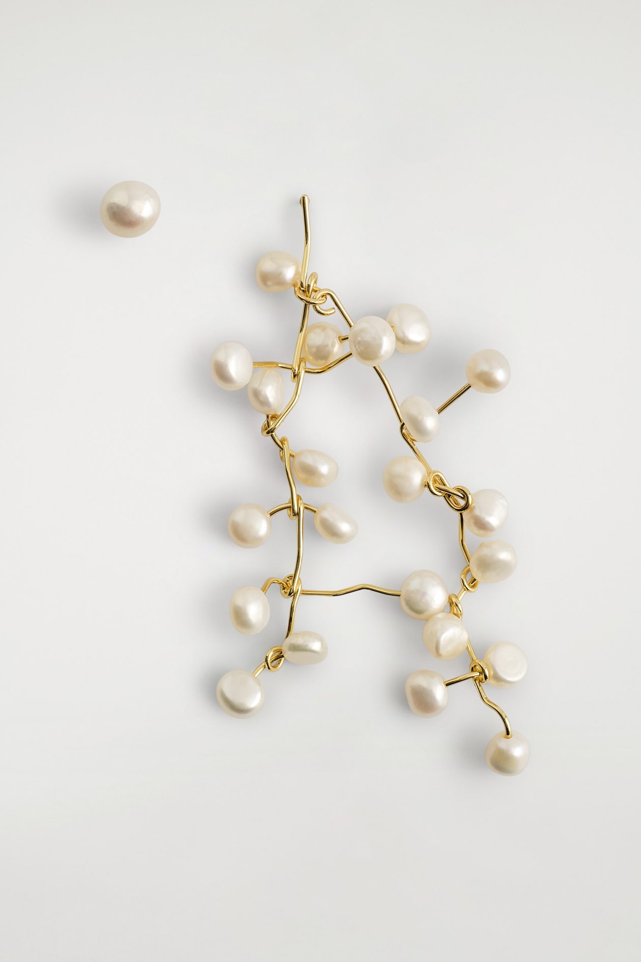 ASYMMETRIC CASCADING FRESHWATER PEARL EARRINGS — GOLD